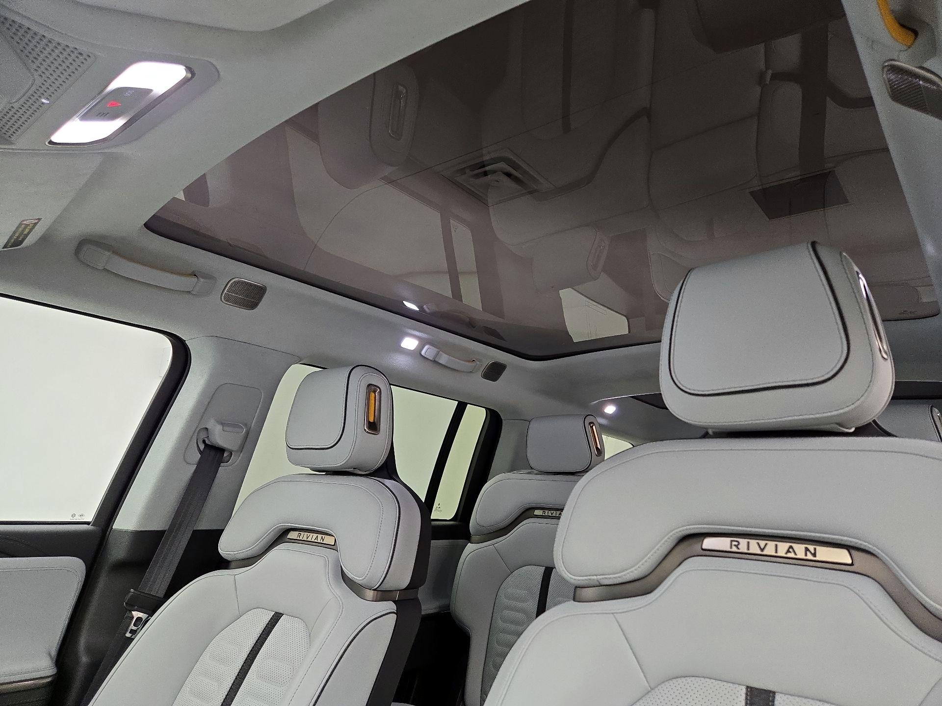 Thumbnail: 2023 Rivian R1S - 19