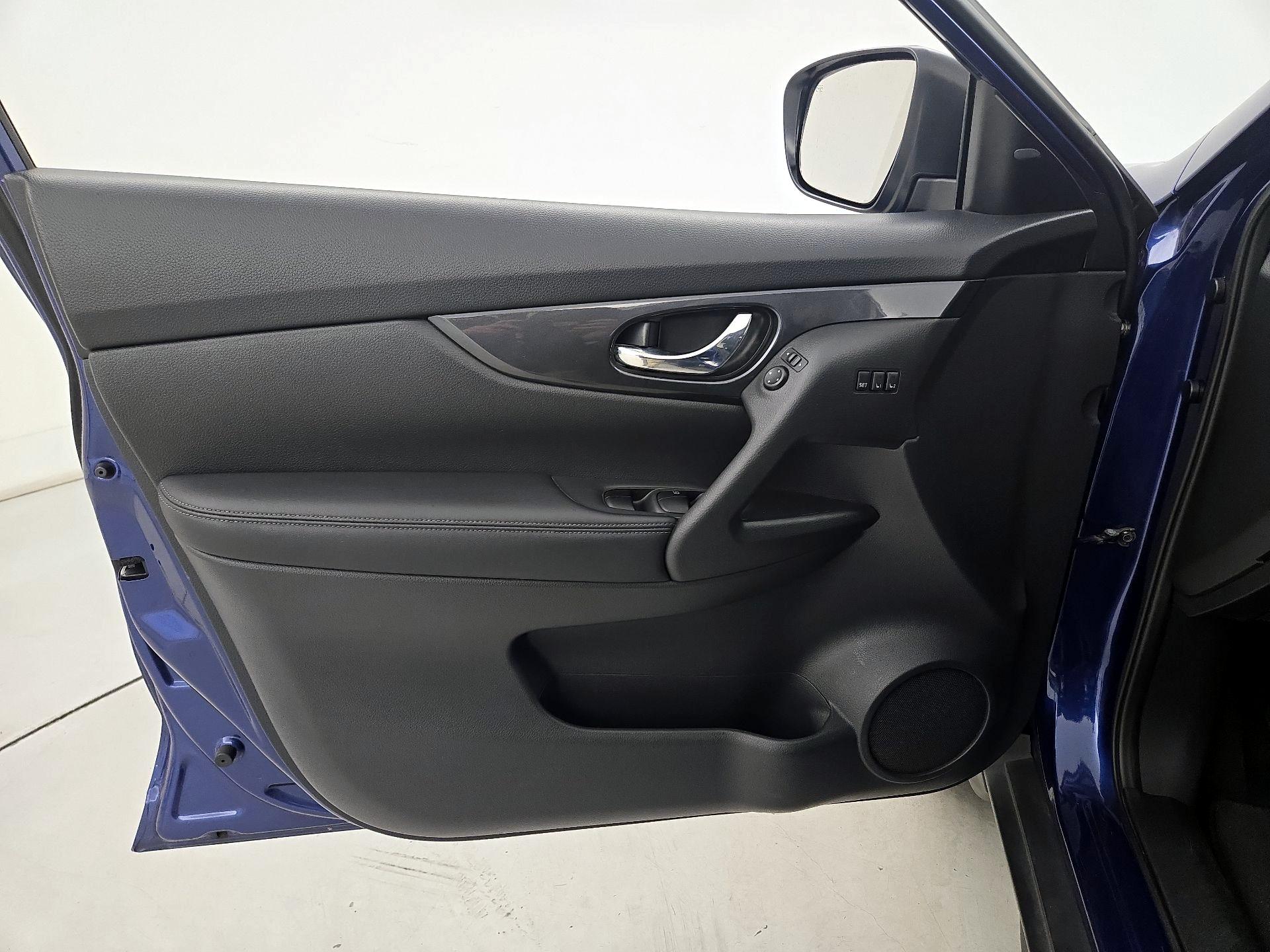 Thumbnail: 2018 Nissan Rogue - 12