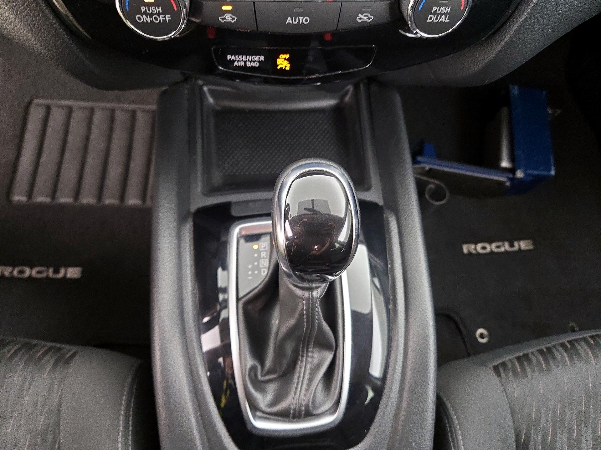 Thumbnail: 2018 Nissan Rogue - 18