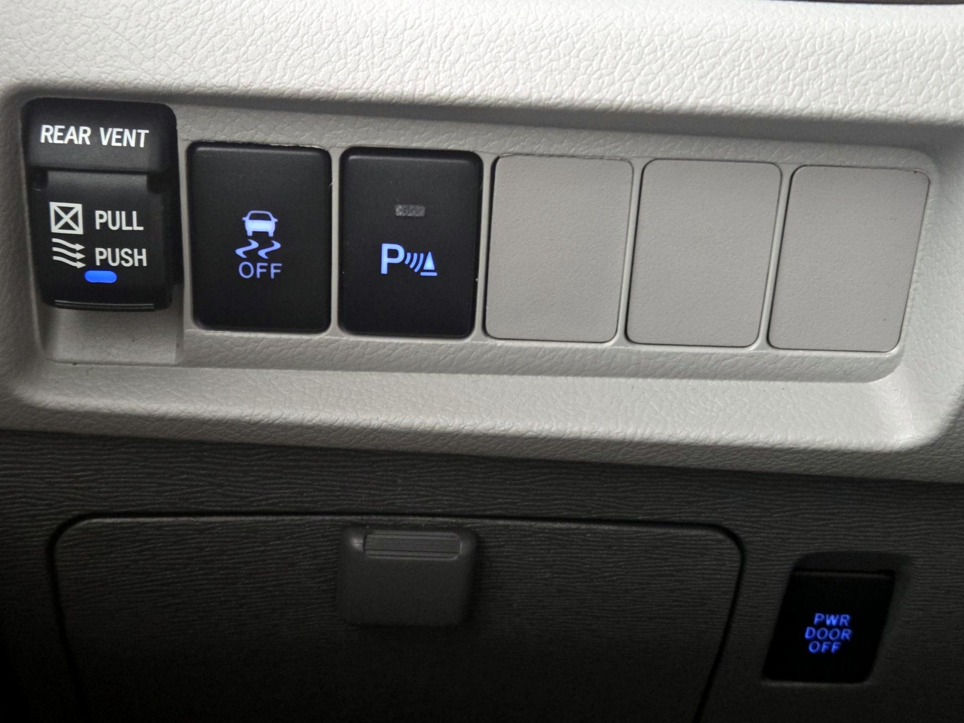 Thumbnail: 2020 Toyota Sienna - 13