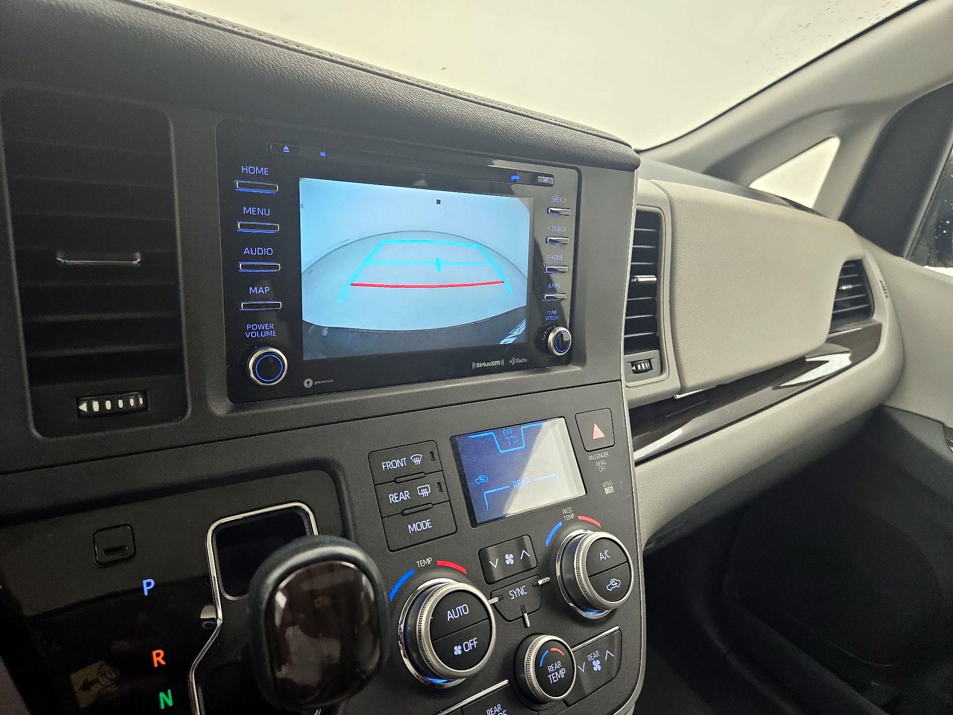 Thumbnail: 2020 Toyota Sienna - 15