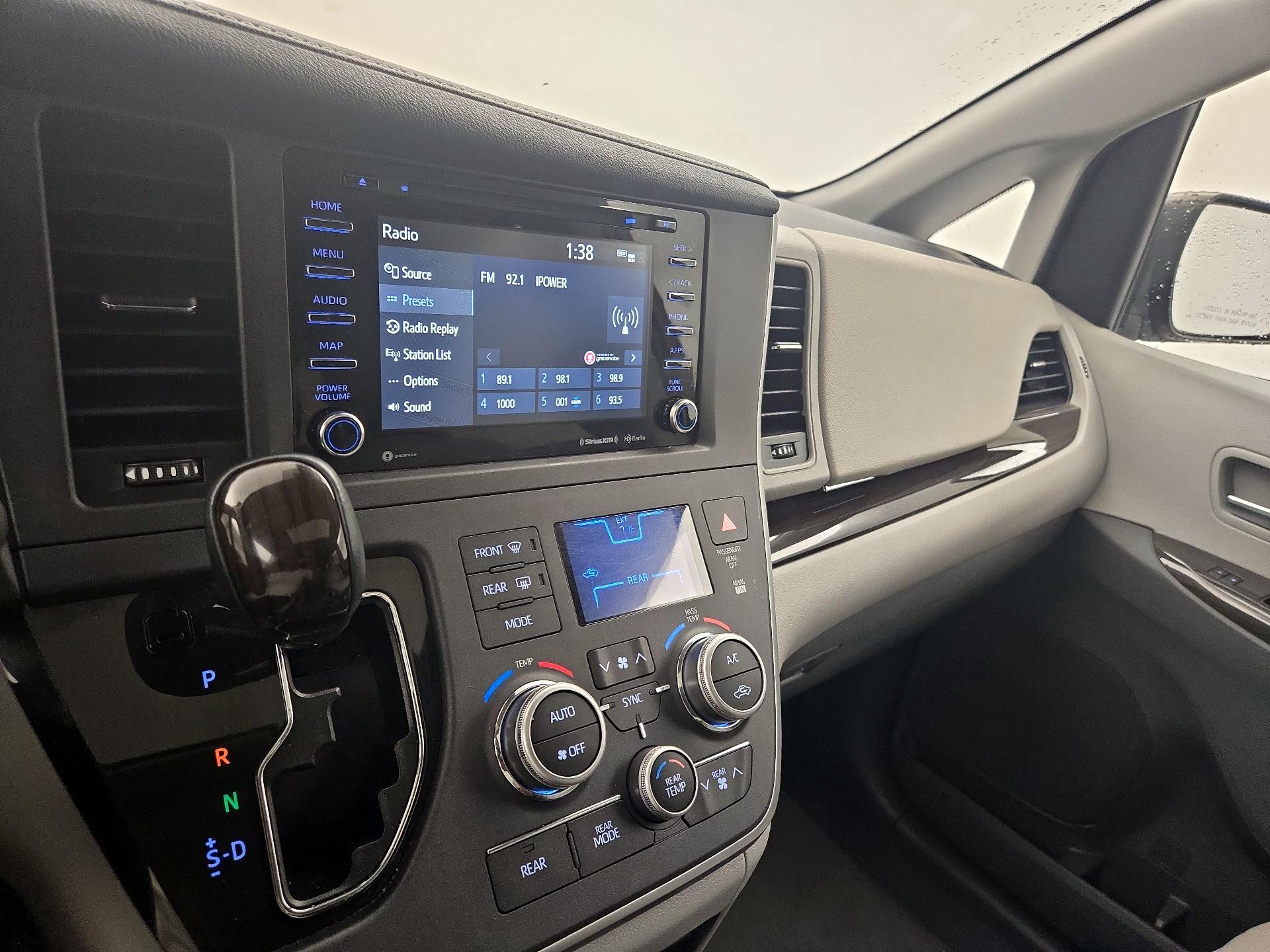Thumbnail: 2020 Toyota Sienna - 16