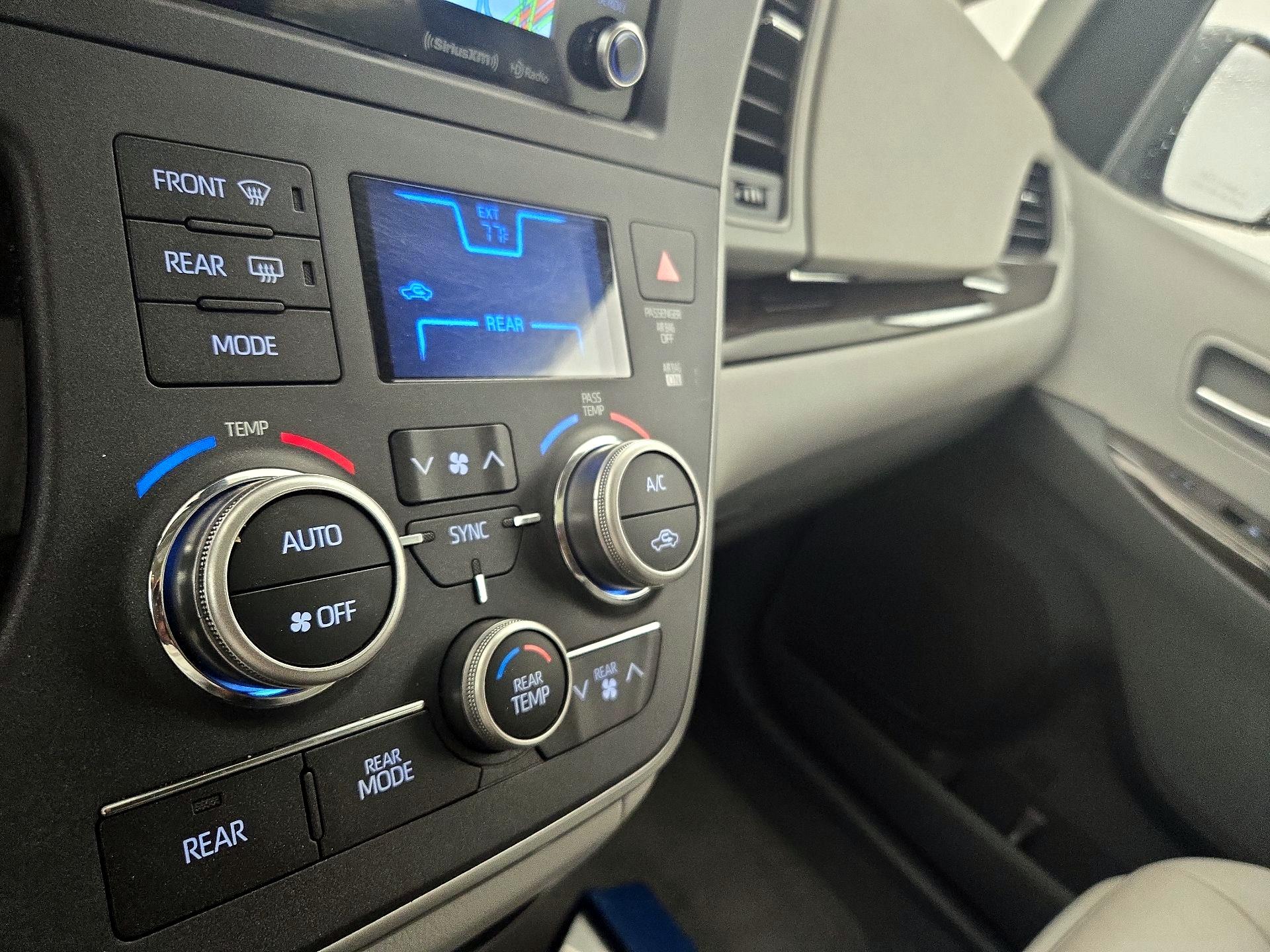 Thumbnail: 2020 Toyota Sienna - 17