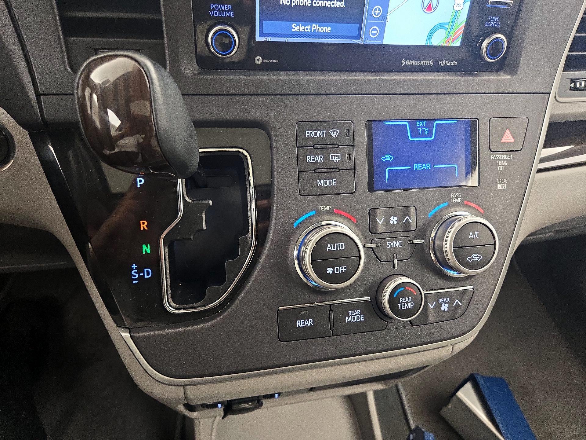 Thumbnail: 2020 Toyota Sienna - 18