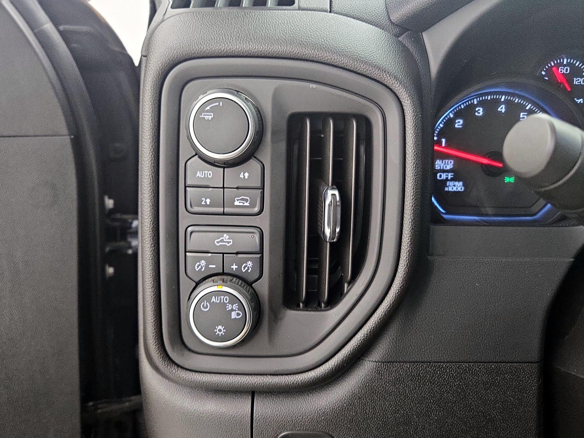 Thumbnail: 2021 Chevrolet Silverado 1500 - 13