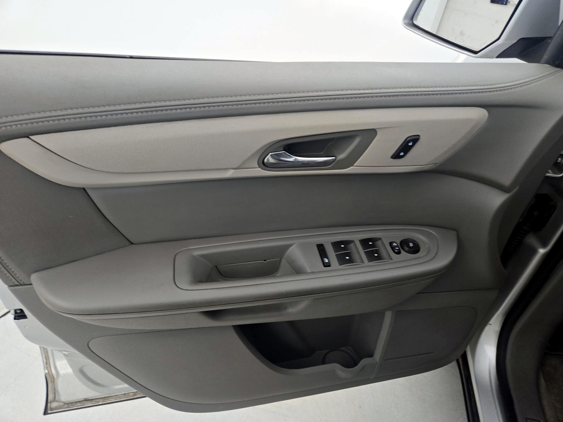 Thumbnail: 2017 Chevrolet Traverse - 12