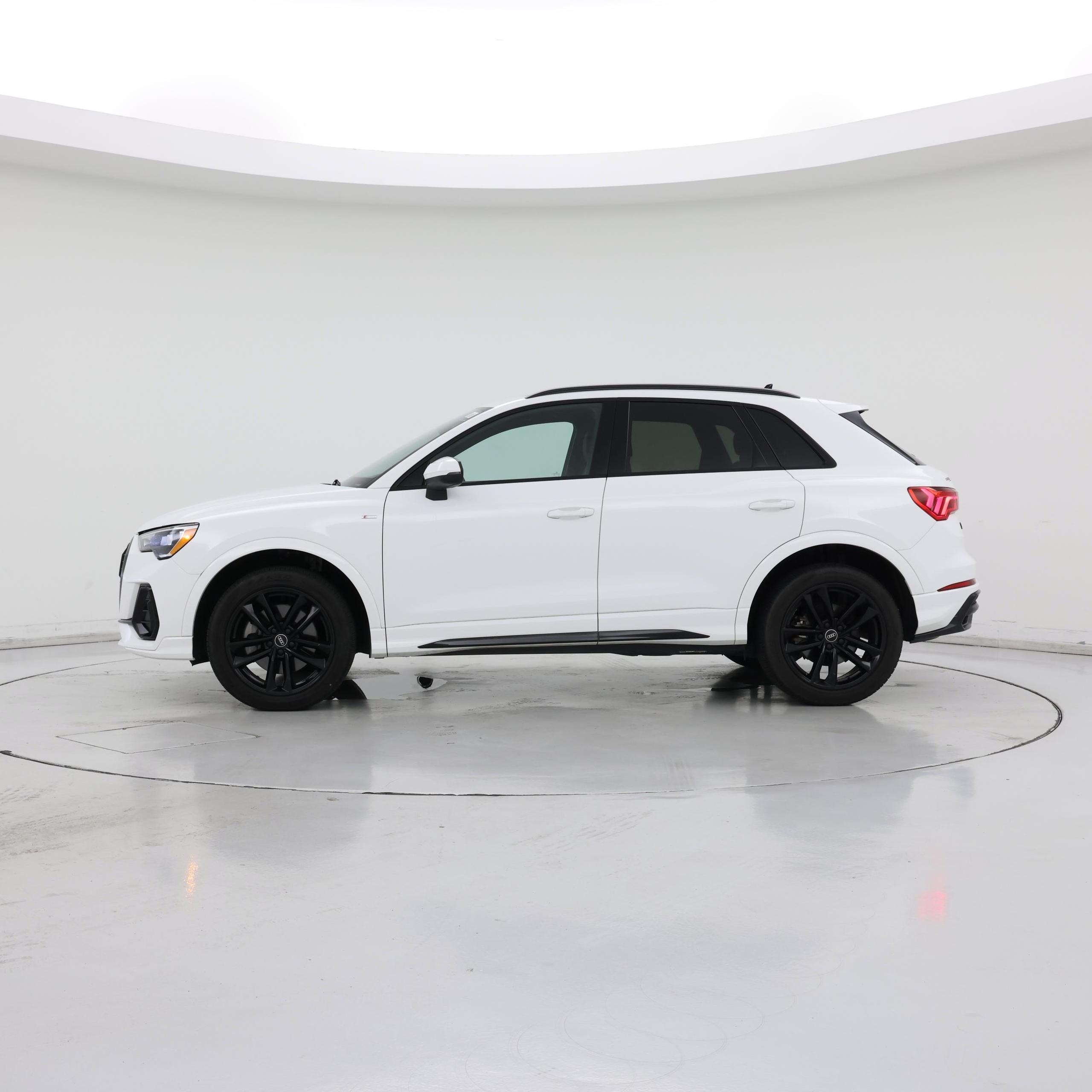 Thumbnail: 2022 Audi Q3 - 3