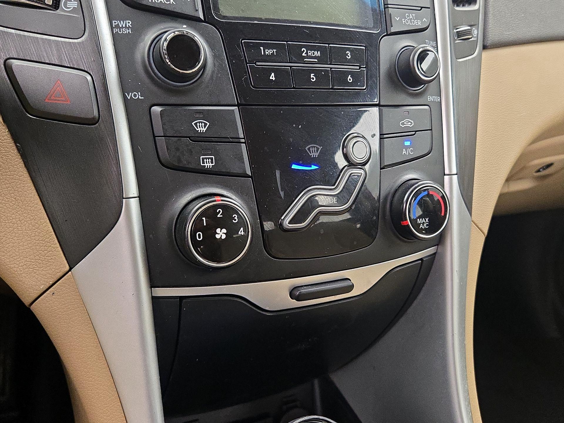 Thumbnail: 2013 Hyundai Sonata - 15