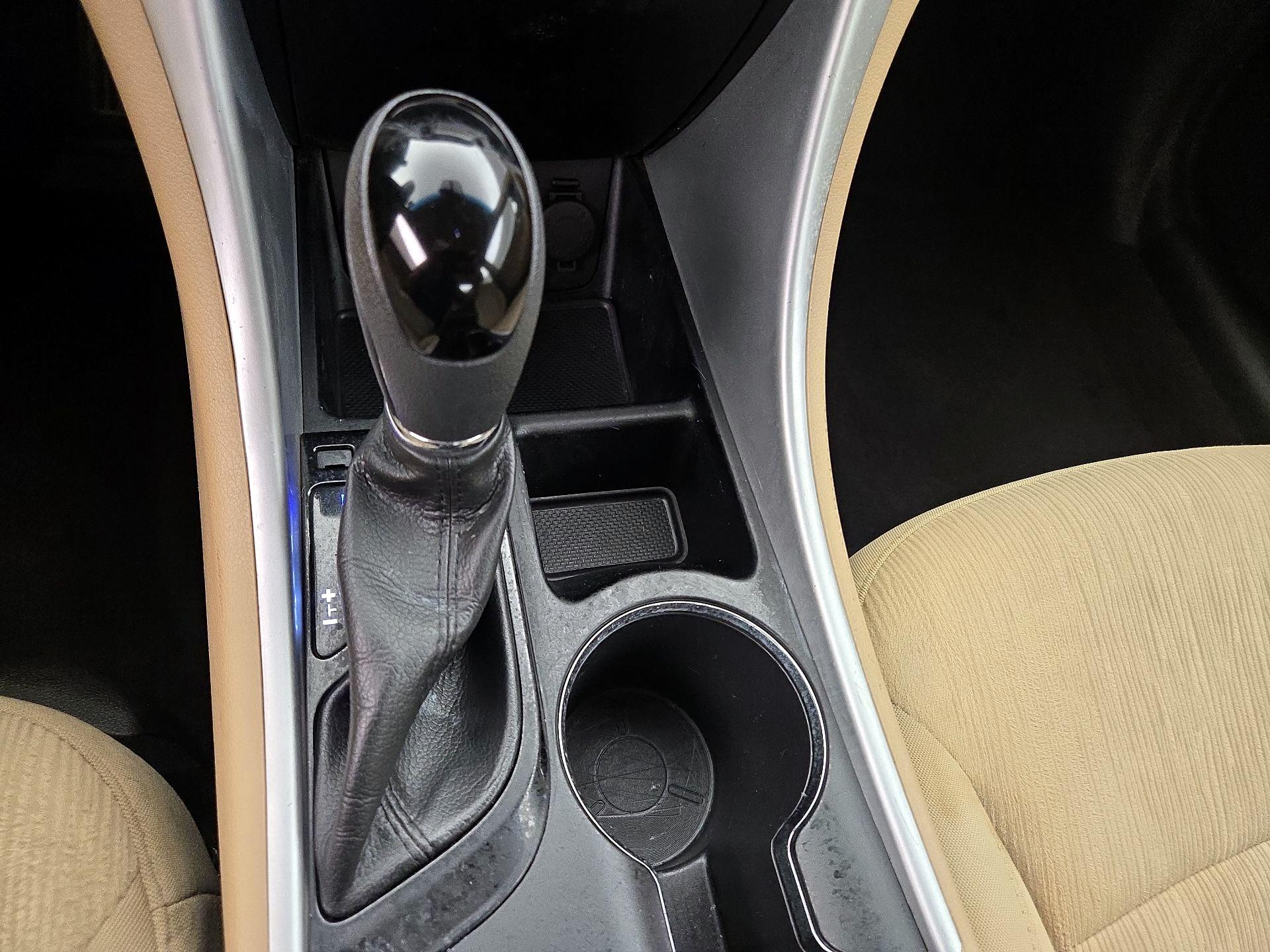 Thumbnail: 2013 Hyundai Sonata - 16