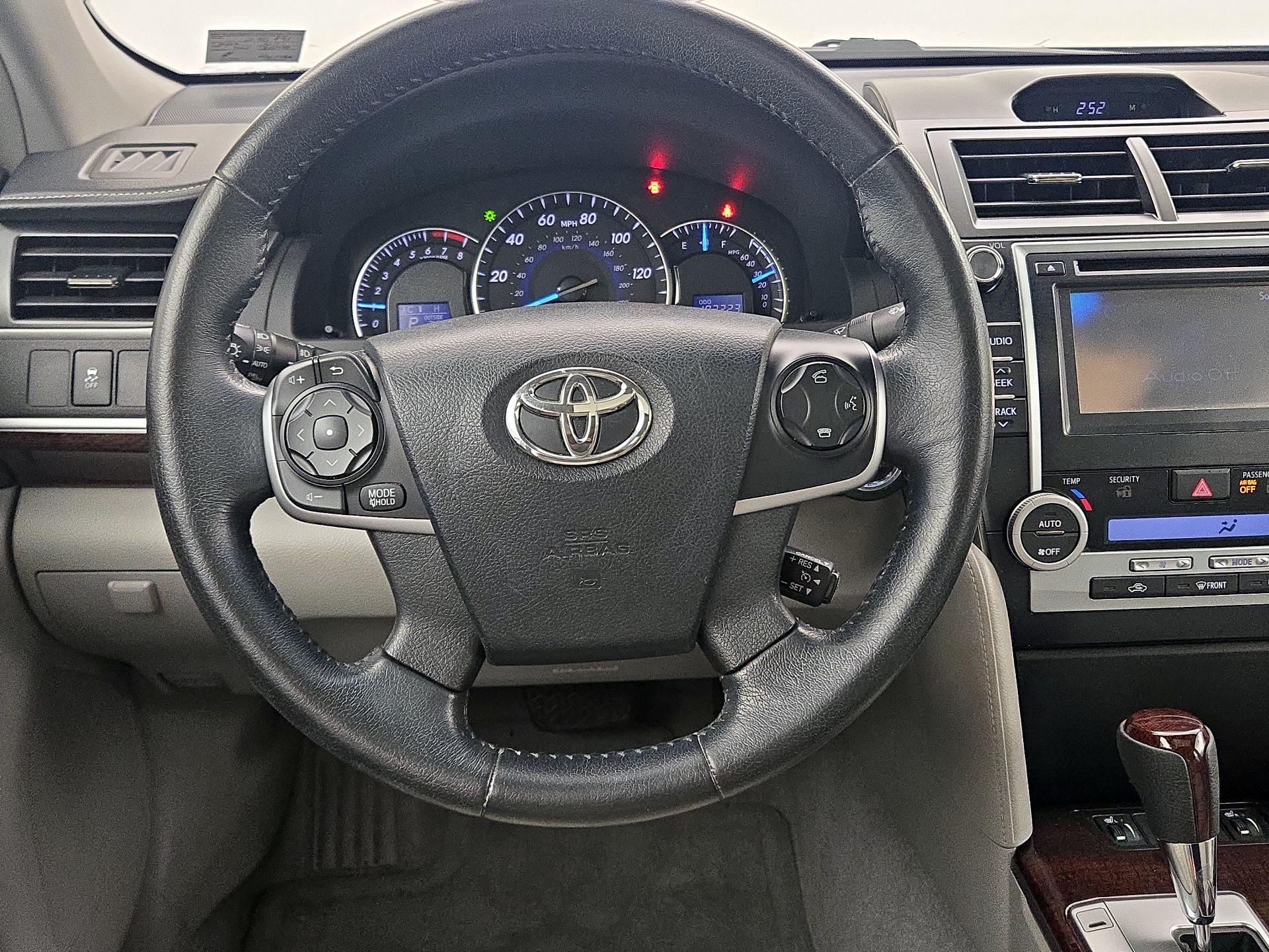 Thumbnail: 2013 Toyota Camry - 10
