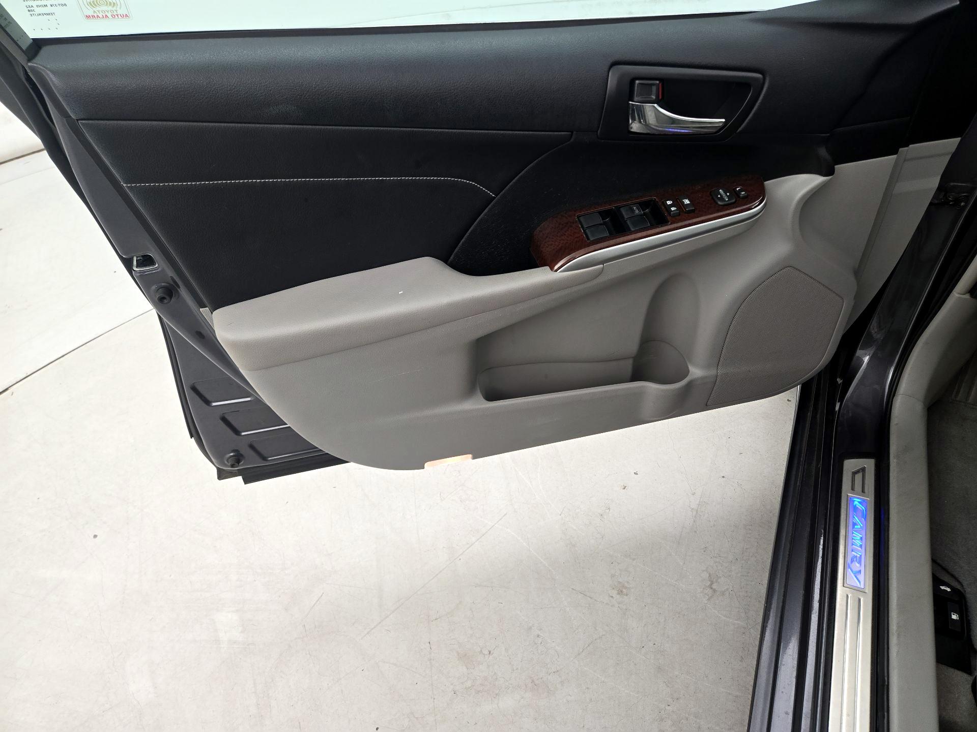 Thumbnail: 2013 Toyota Camry - 12