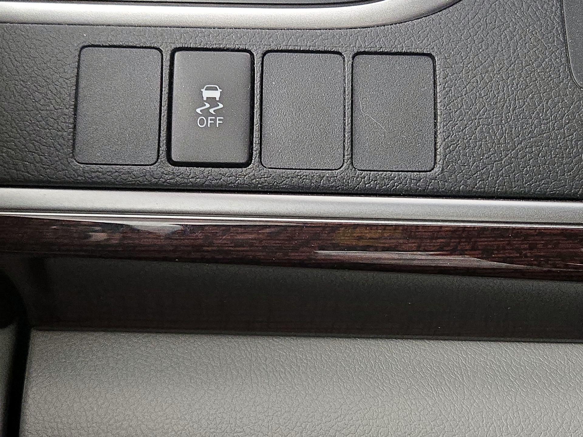 Thumbnail: 2013 Toyota Camry - 13