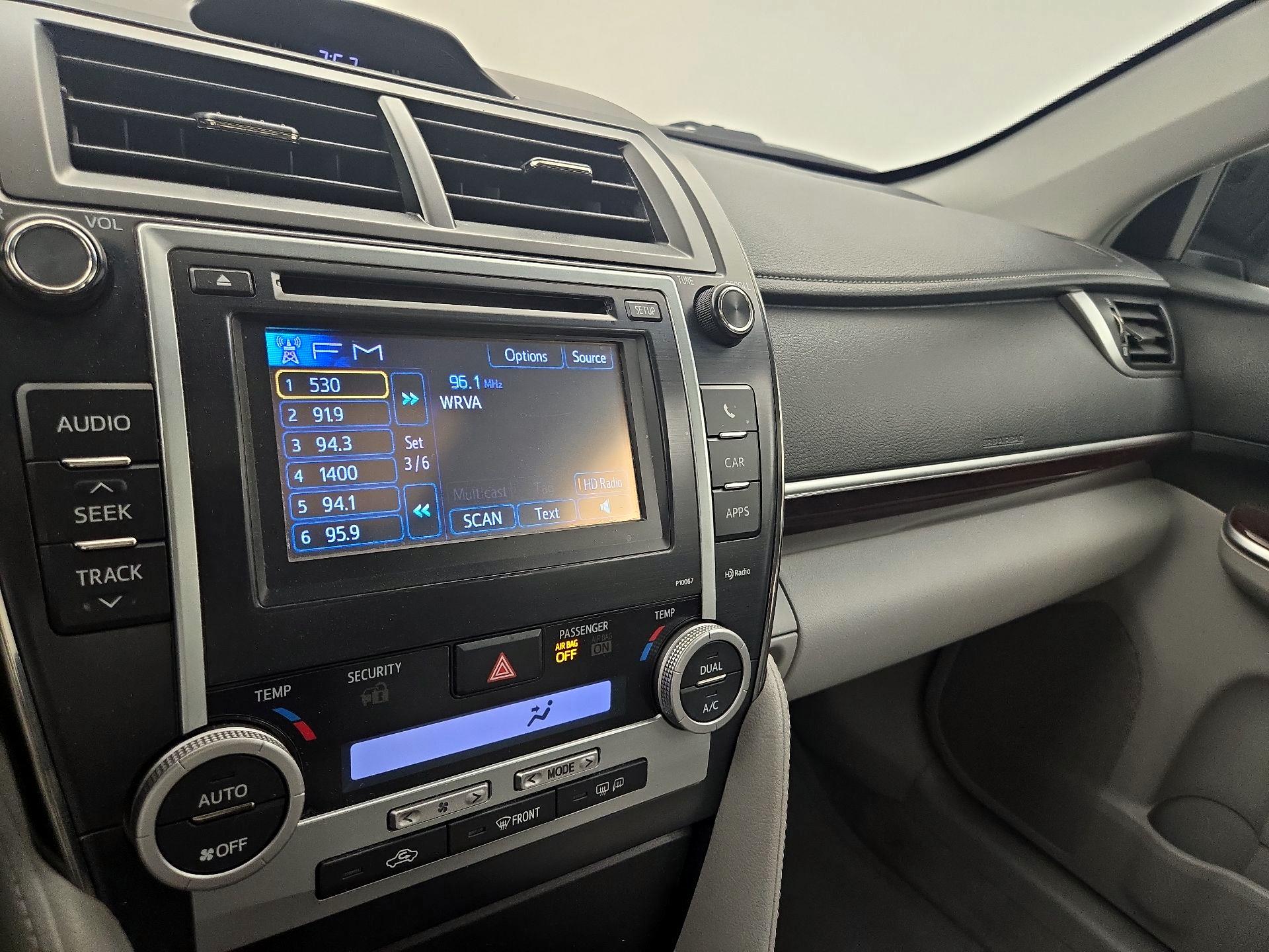 Thumbnail: 2013 Toyota Camry - 16