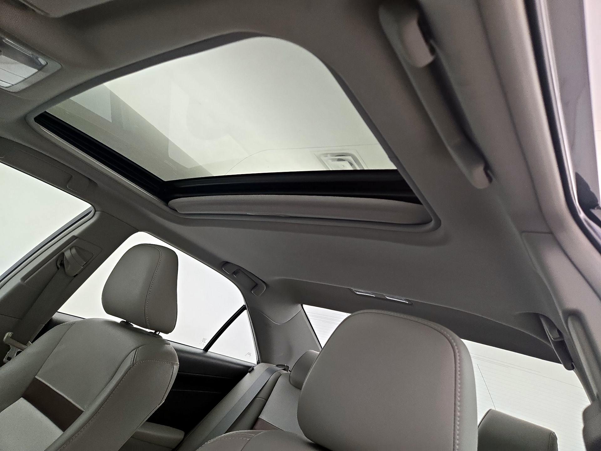 Thumbnail: 2013 Toyota Camry - 20