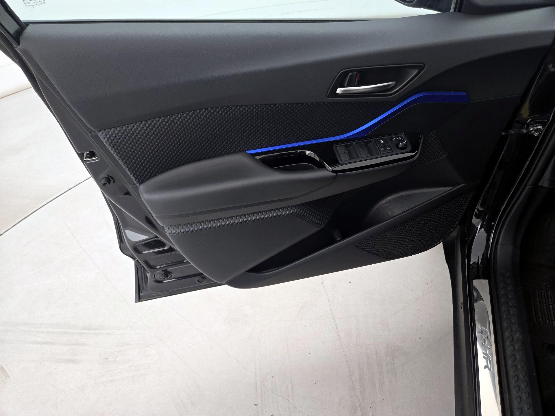 Thumbnail: 2022 Toyota C-HR - 12