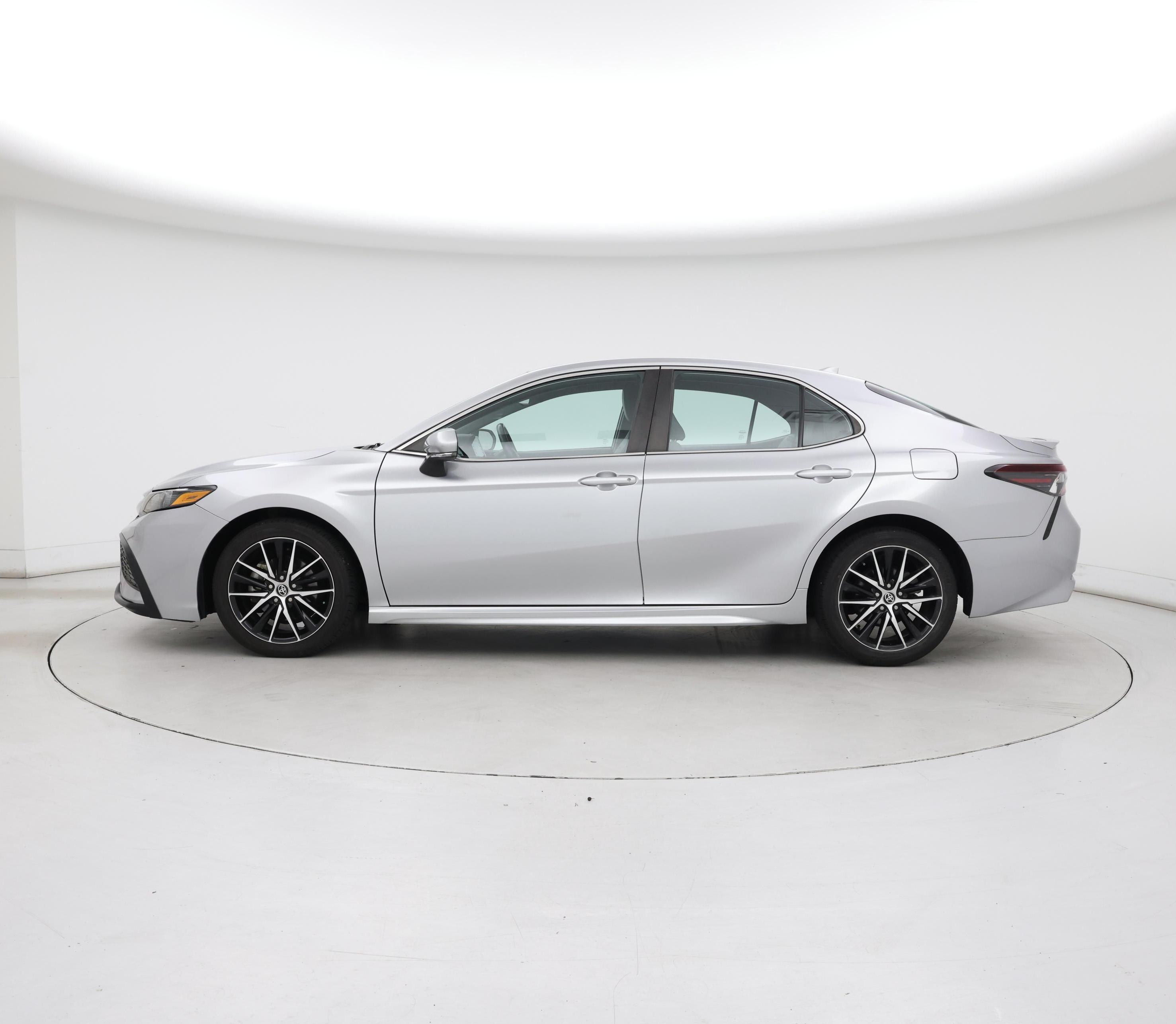 Thumbnail: 2022 Toyota Camry - 3