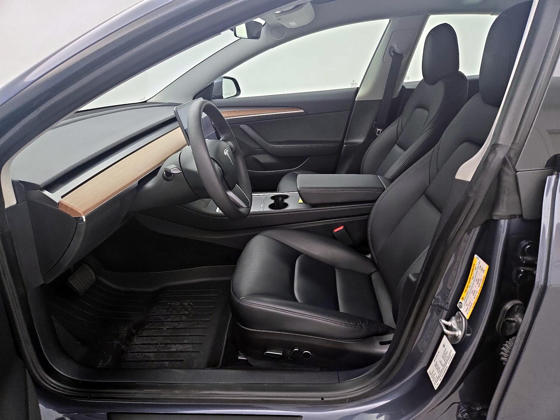 Thumbnail: 2023 Tesla Model 3 - 11