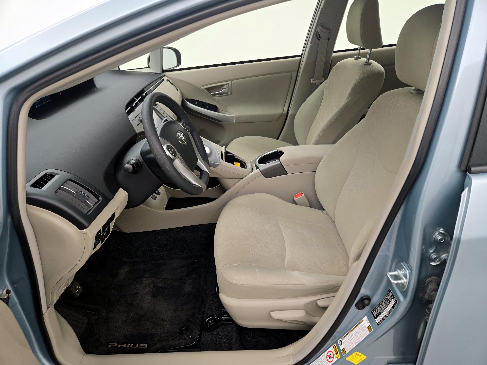 Thumbnail: 2015 Toyota Prius - 11