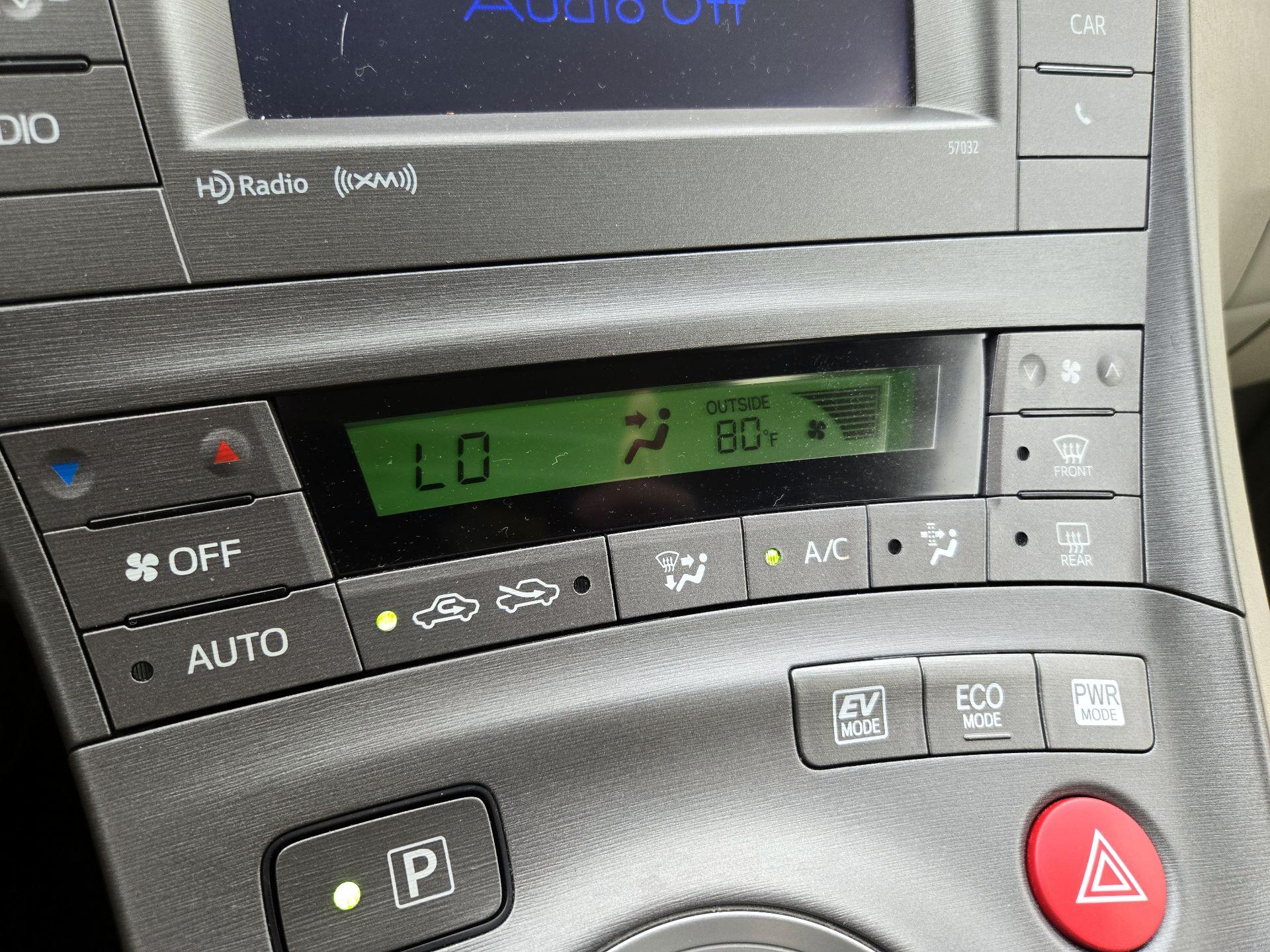 Thumbnail: 2015 Toyota Prius - 16