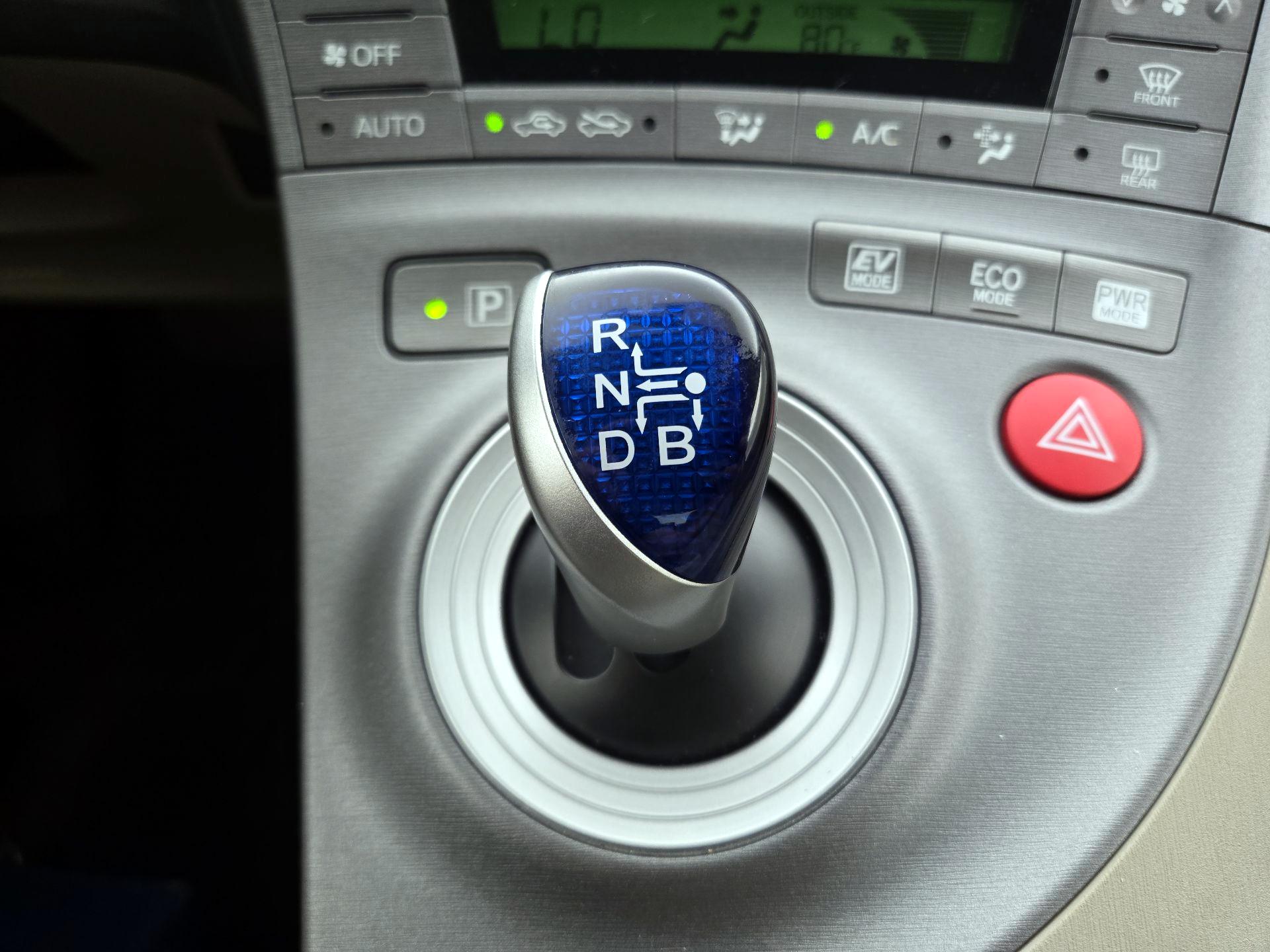 Thumbnail: 2015 Toyota Prius - 17