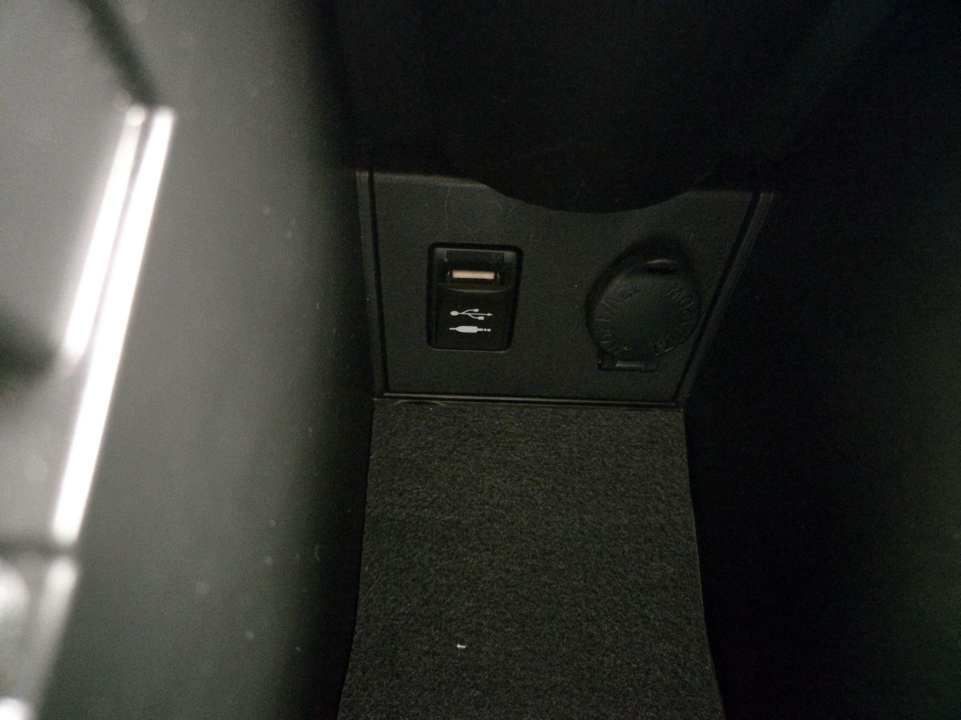 Thumbnail: 2015 Toyota Prius - 18