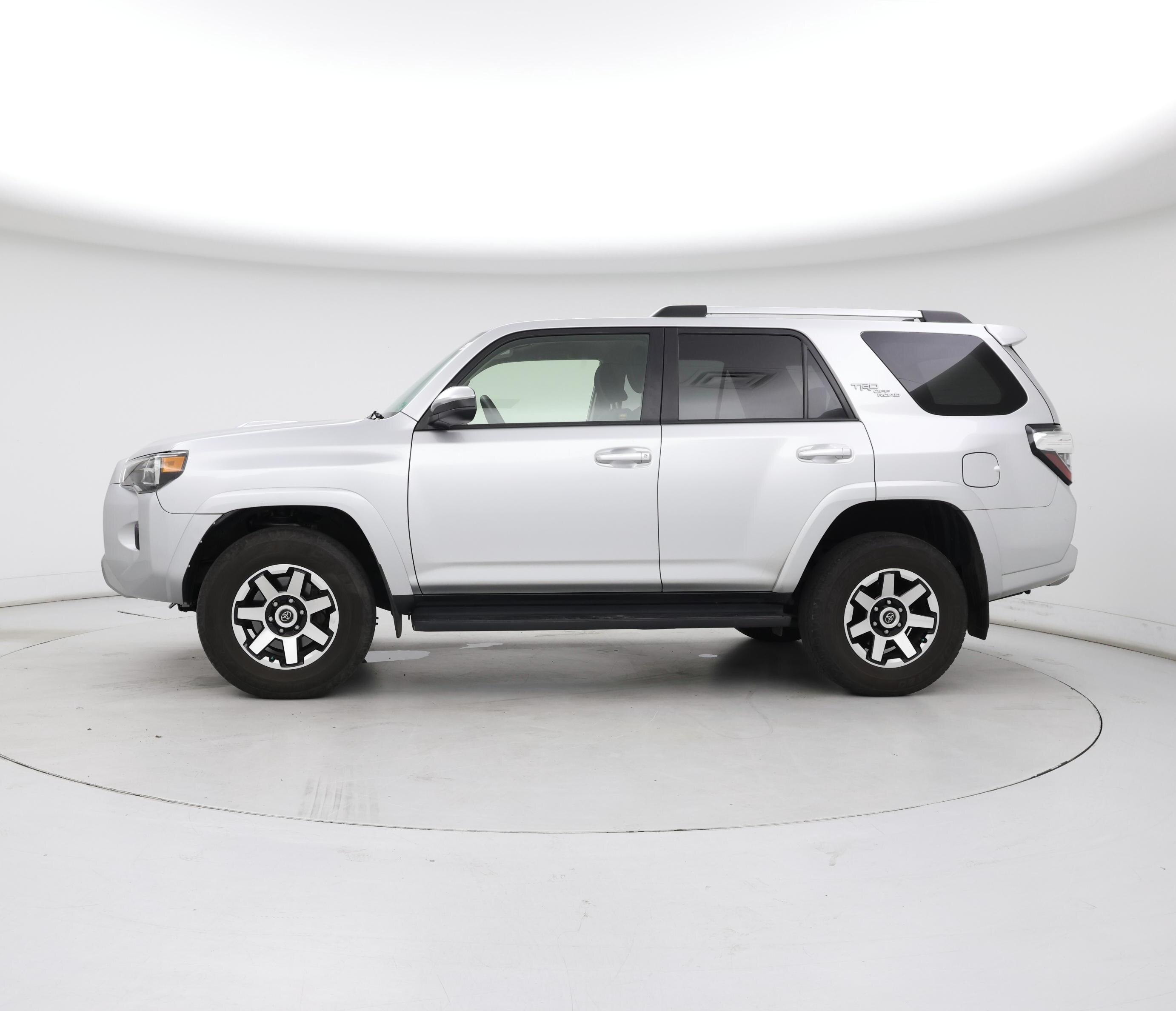 Thumbnail: 2017 Toyota 4Runner - 3
