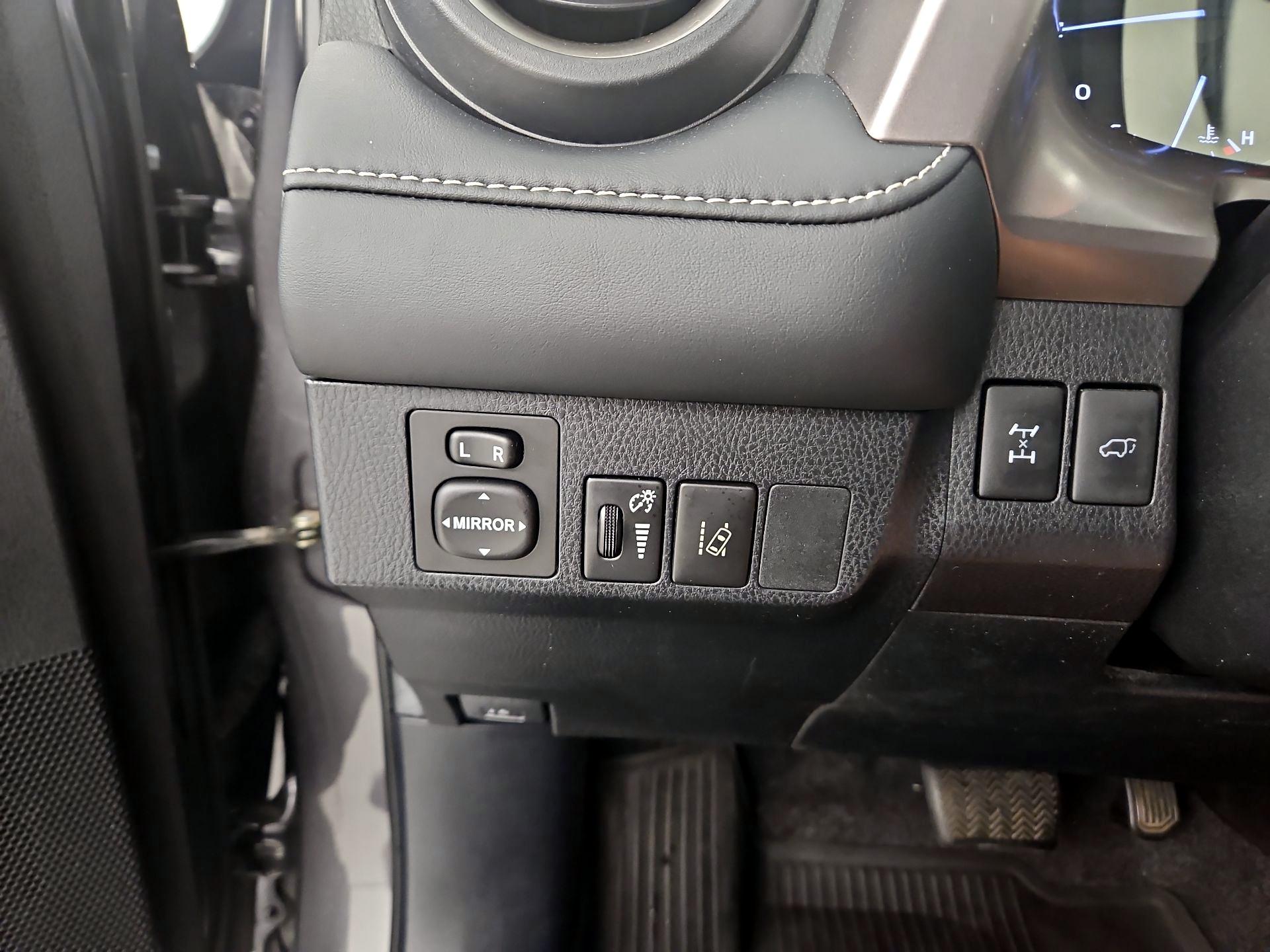 Thumbnail: 2018 Toyota RAV4 - 13