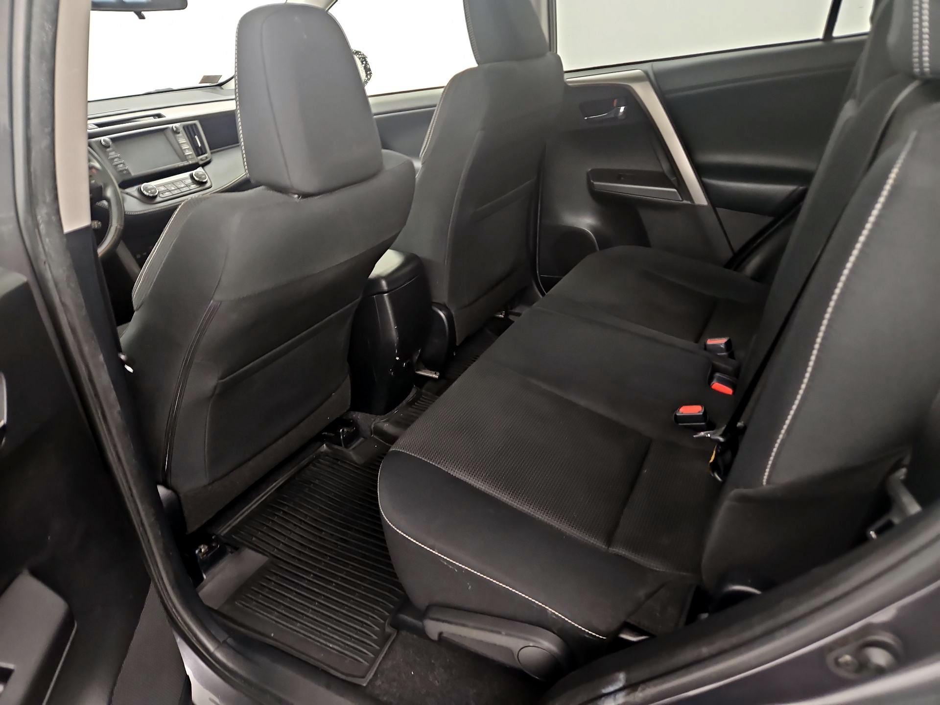 Thumbnail: 2018 Toyota RAV4 - 20