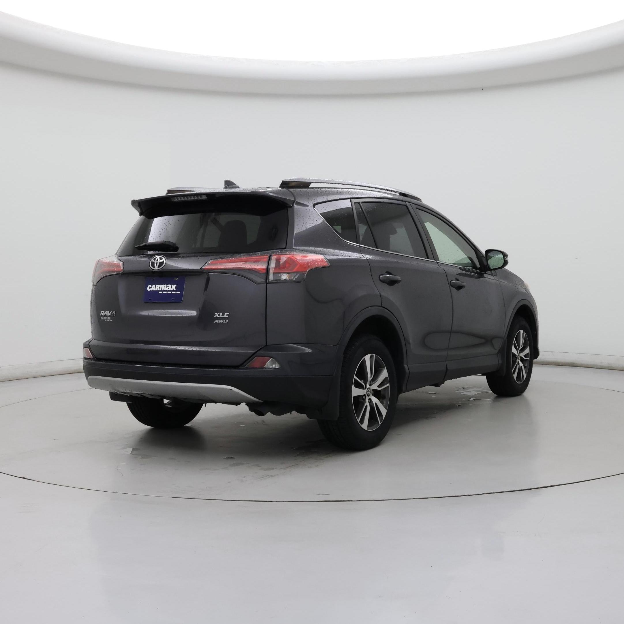 Thumbnail: 2018 Toyota RAV4 - 8