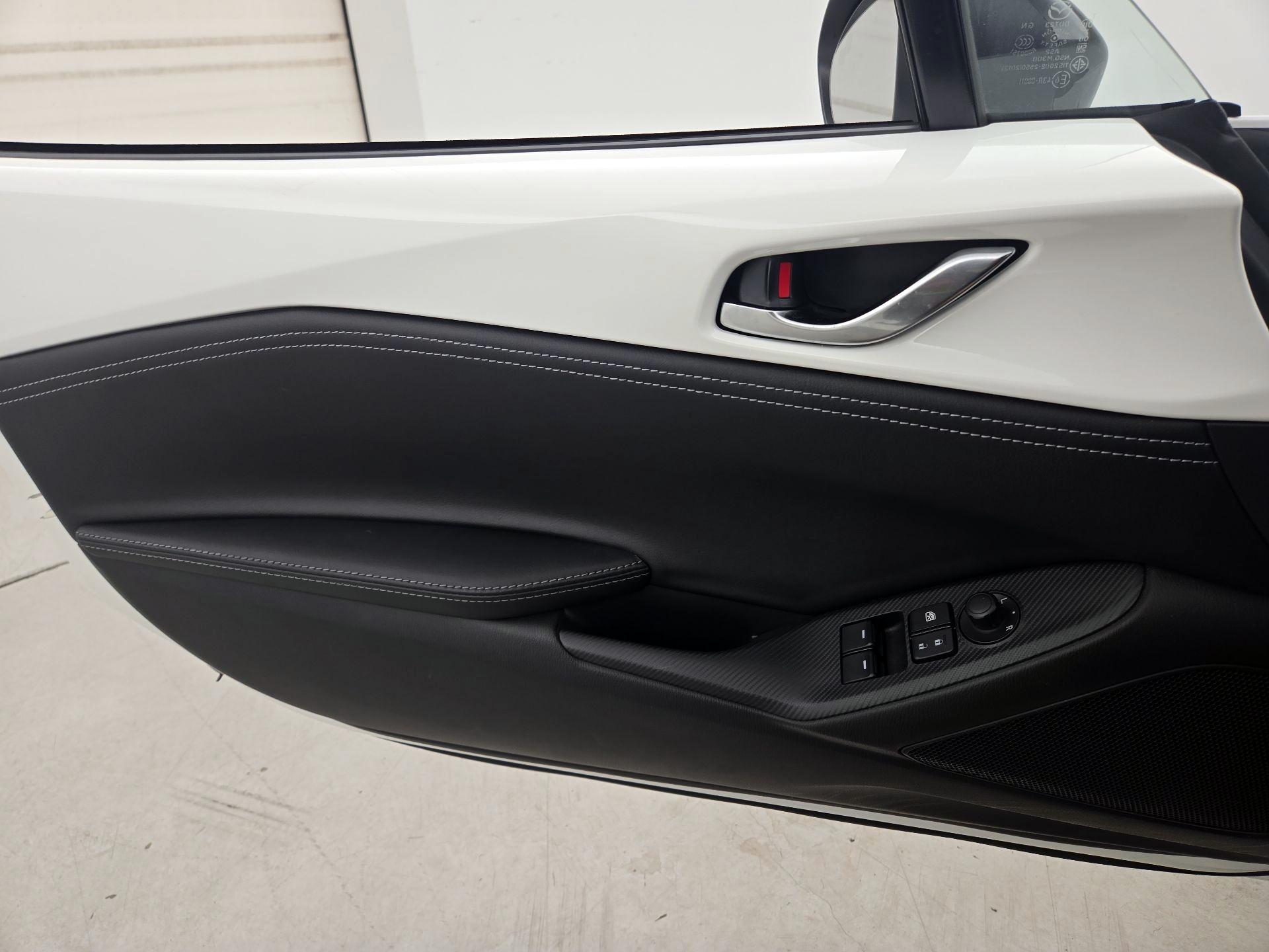 Thumbnail: 2021 Mazda MX-5 Miata - 12