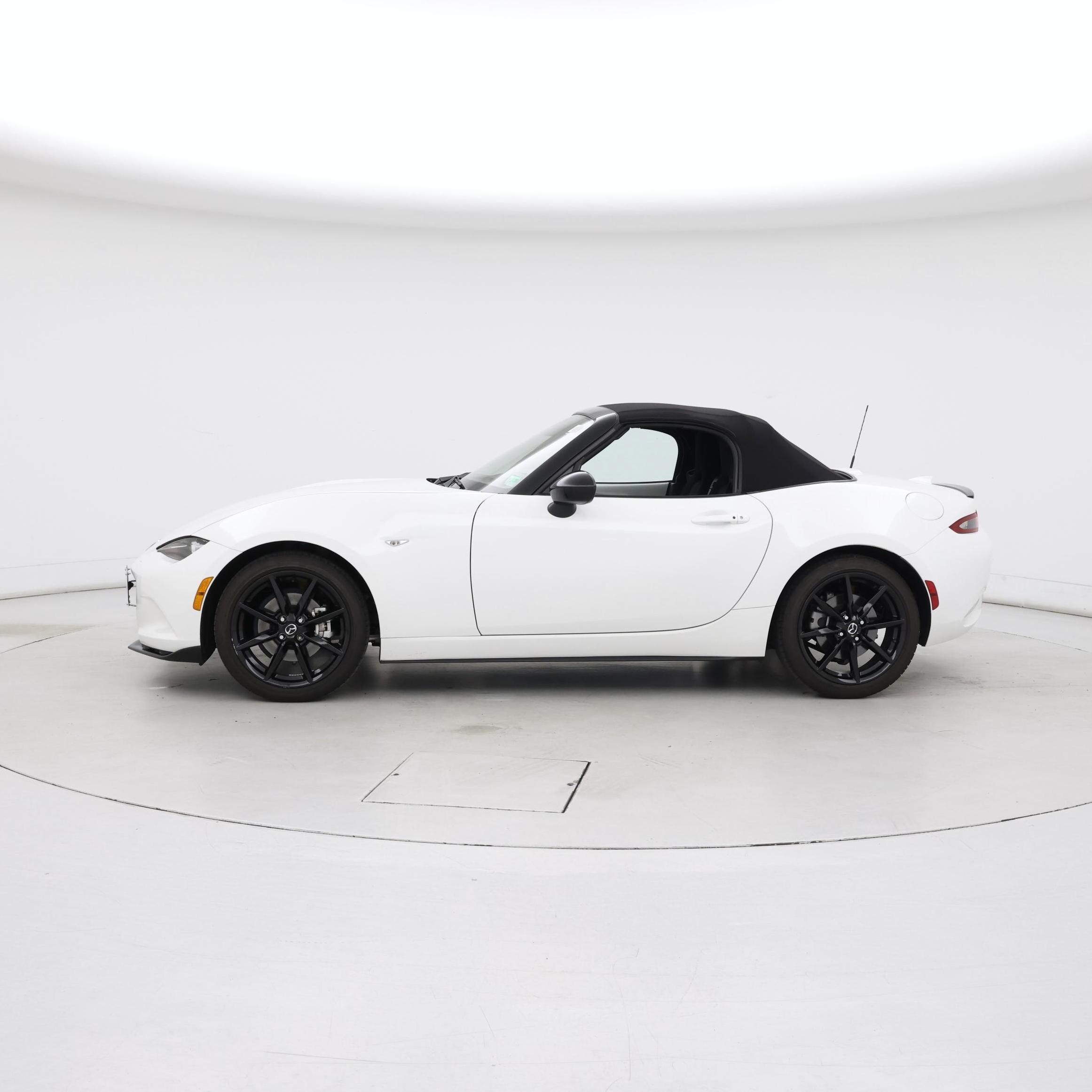 Thumbnail: 2021 Mazda MX-5 Miata - 3