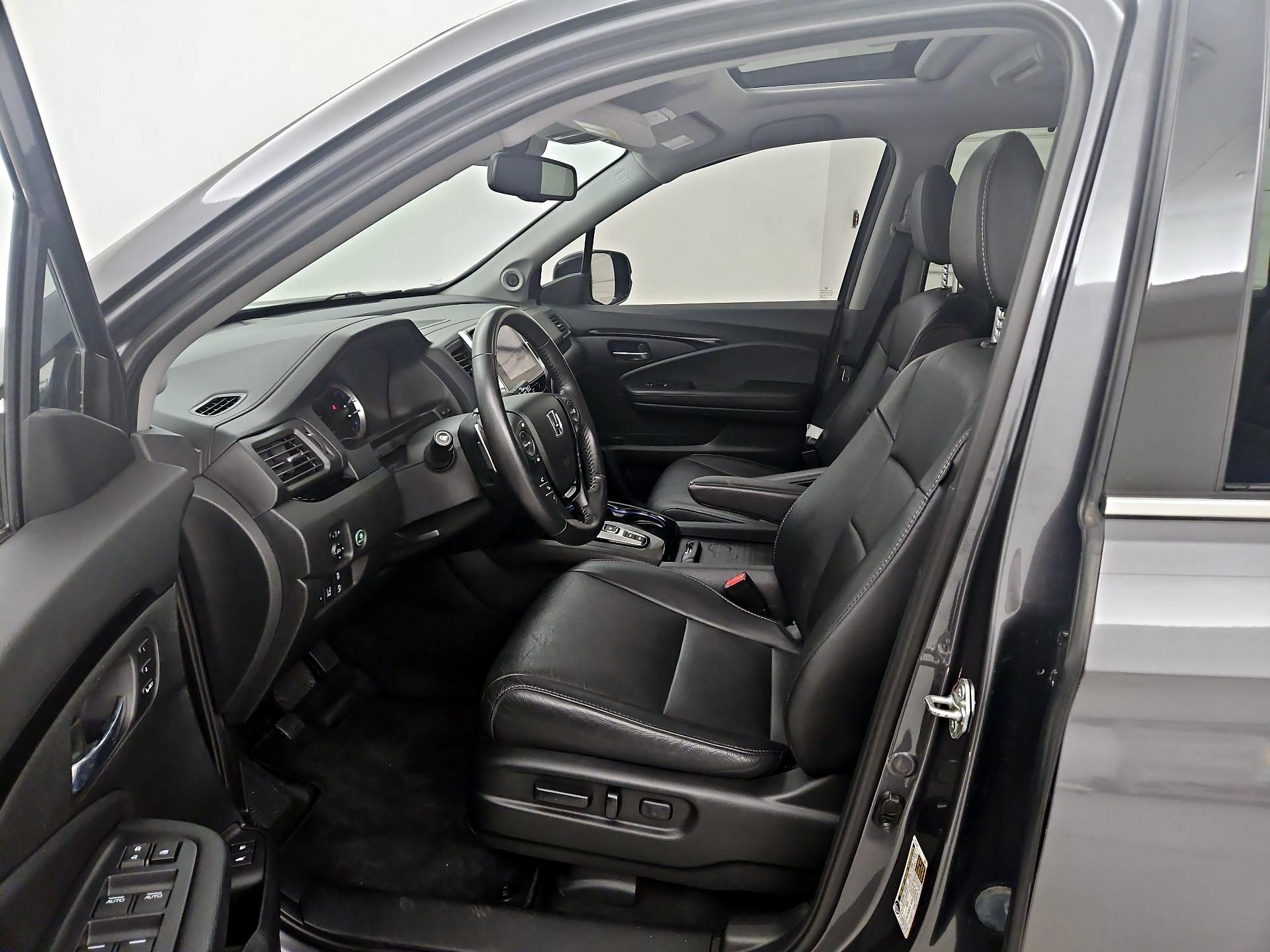 Thumbnail: 2017 Honda Pilot - 11