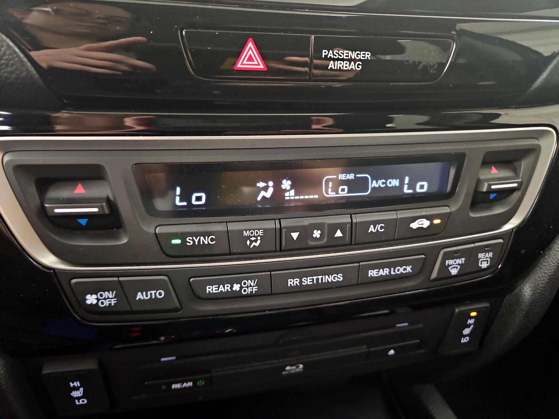 Thumbnail: 2017 Honda Pilot - 17