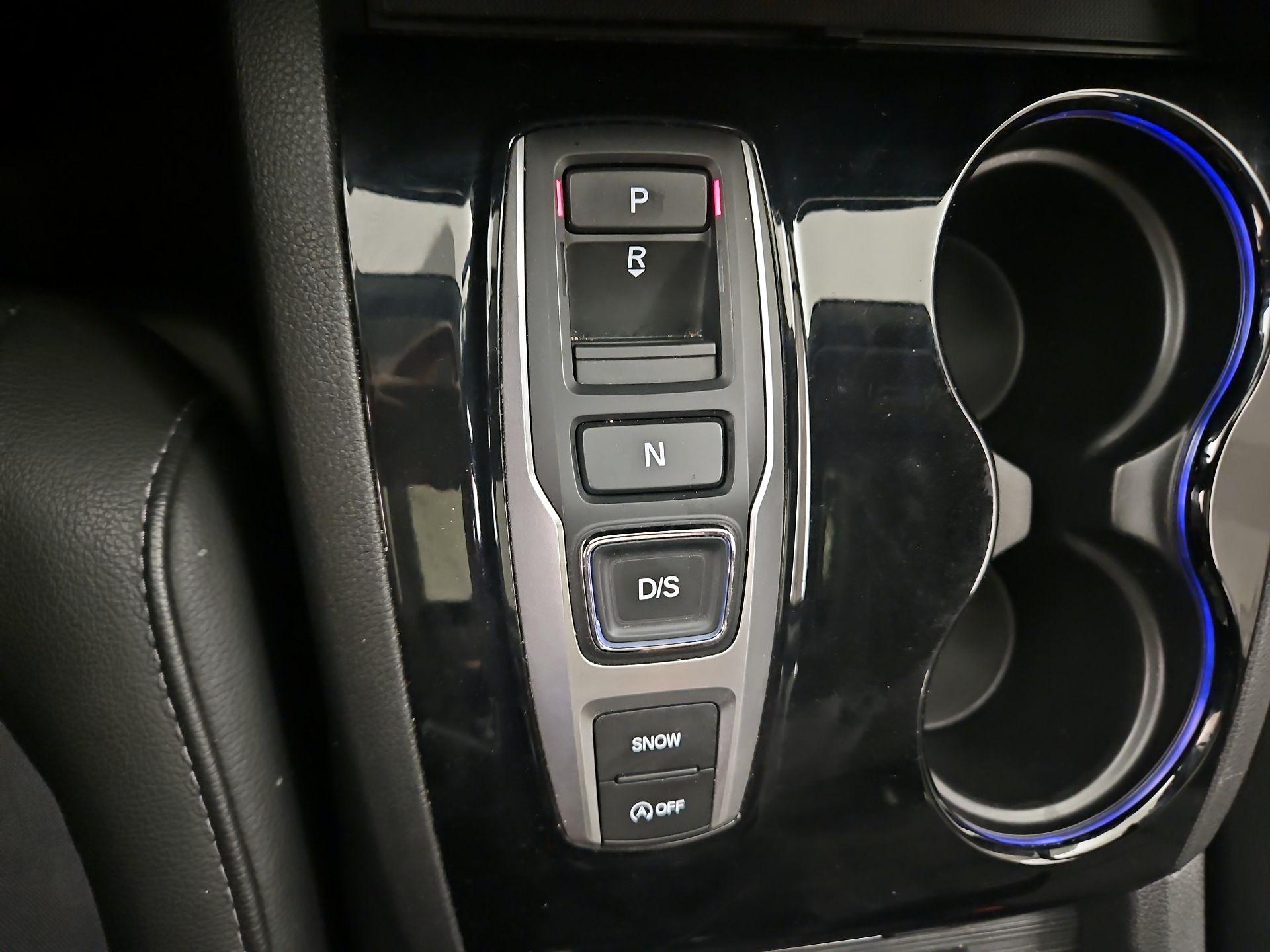 Thumbnail: 2017 Honda Pilot - 18
