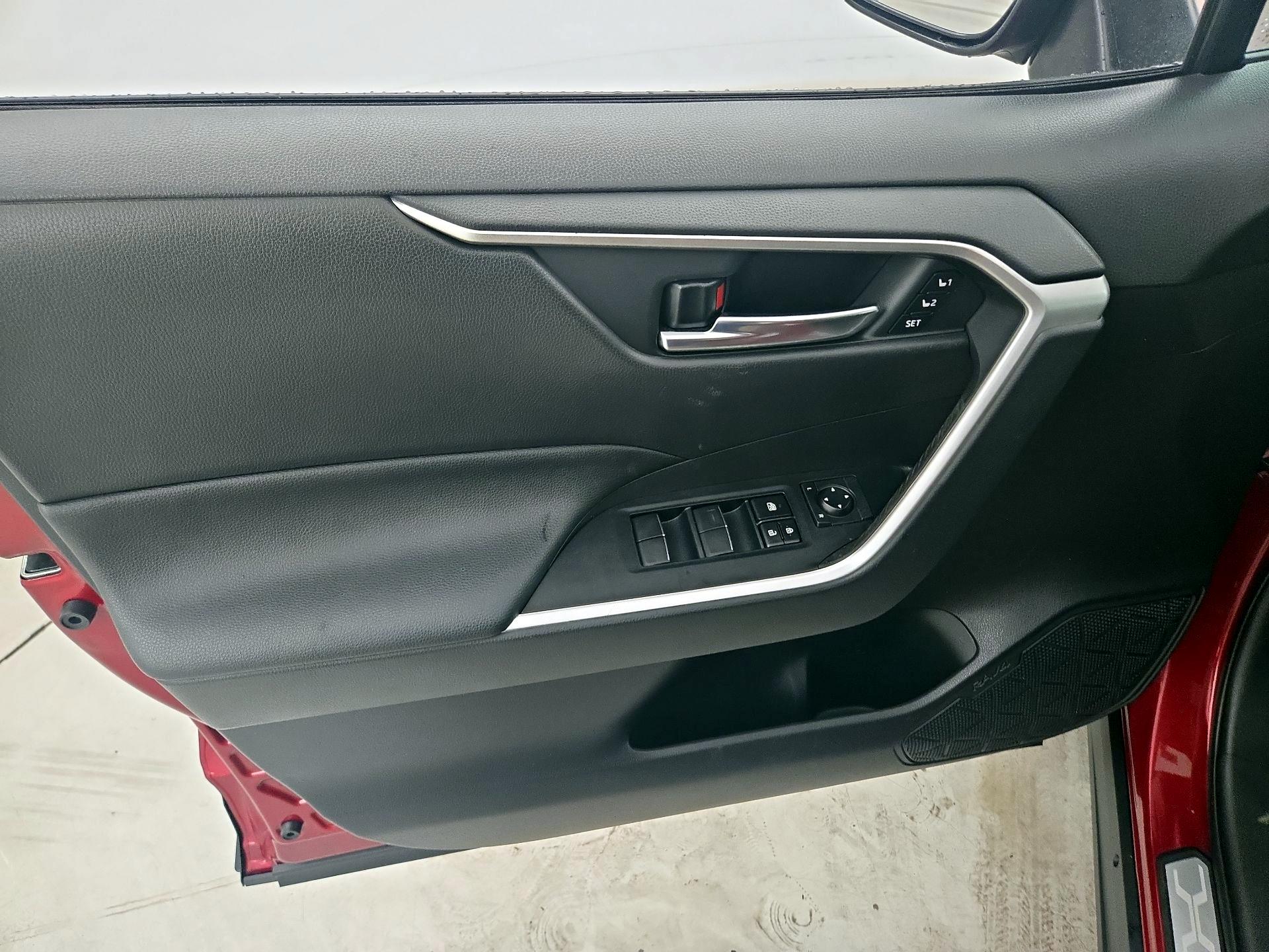 Thumbnail: 2021 Toyota RAV4 - 12