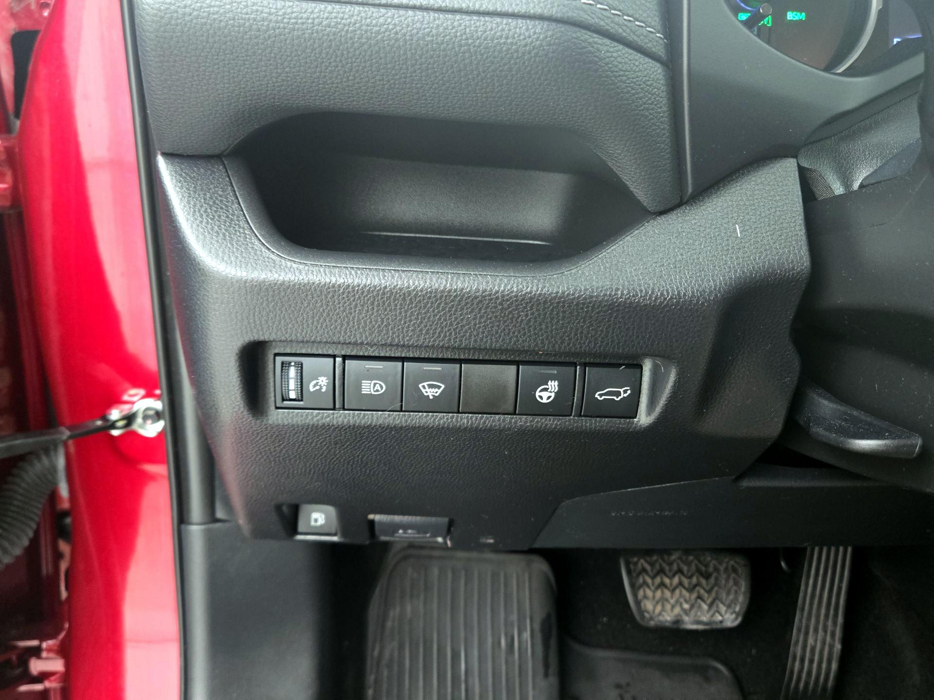 Thumbnail: 2021 Toyota RAV4 - 13