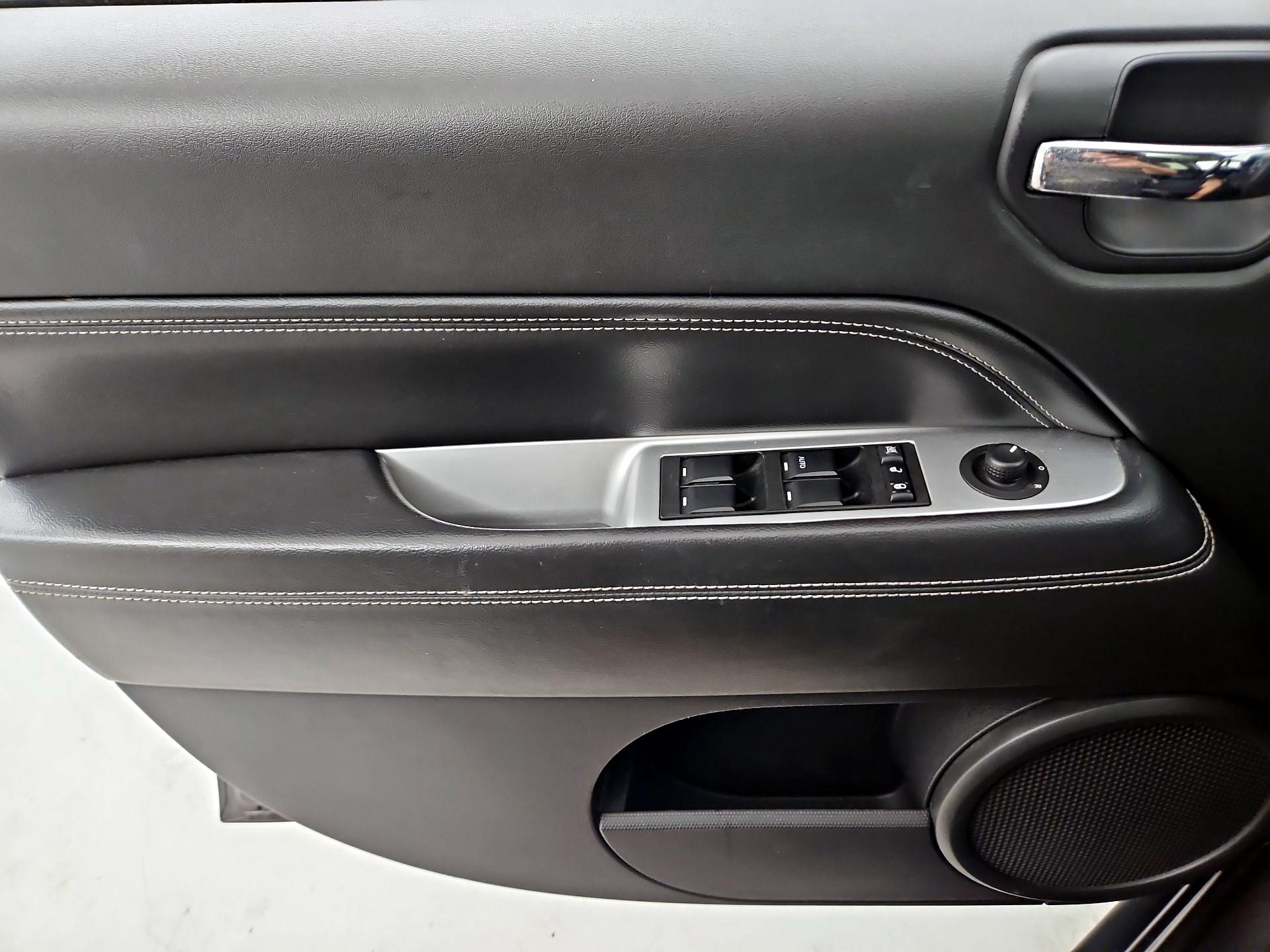 Thumbnail: 2015 Jeep Compass - 12