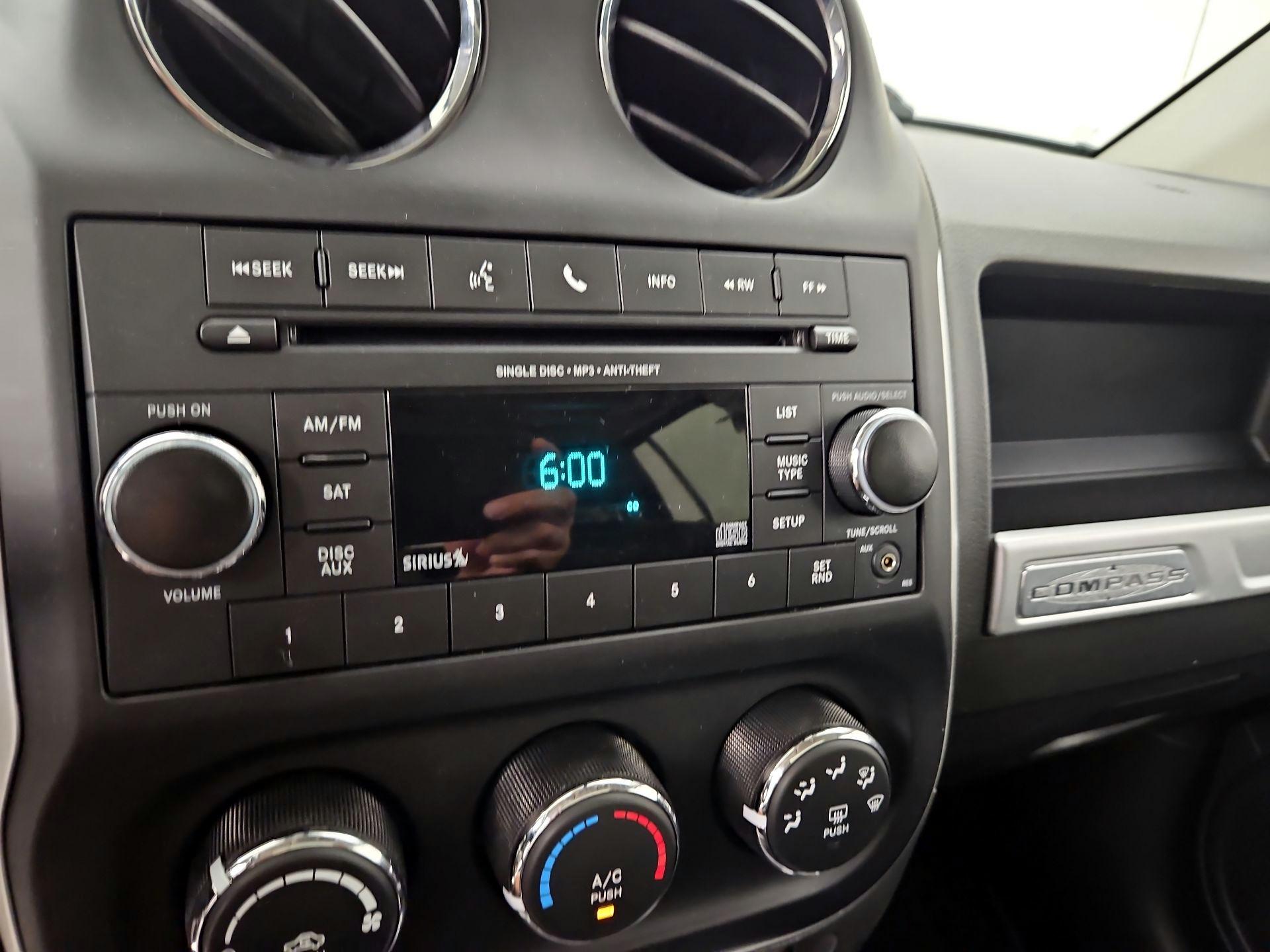 Thumbnail: 2015 Jeep Compass - 13