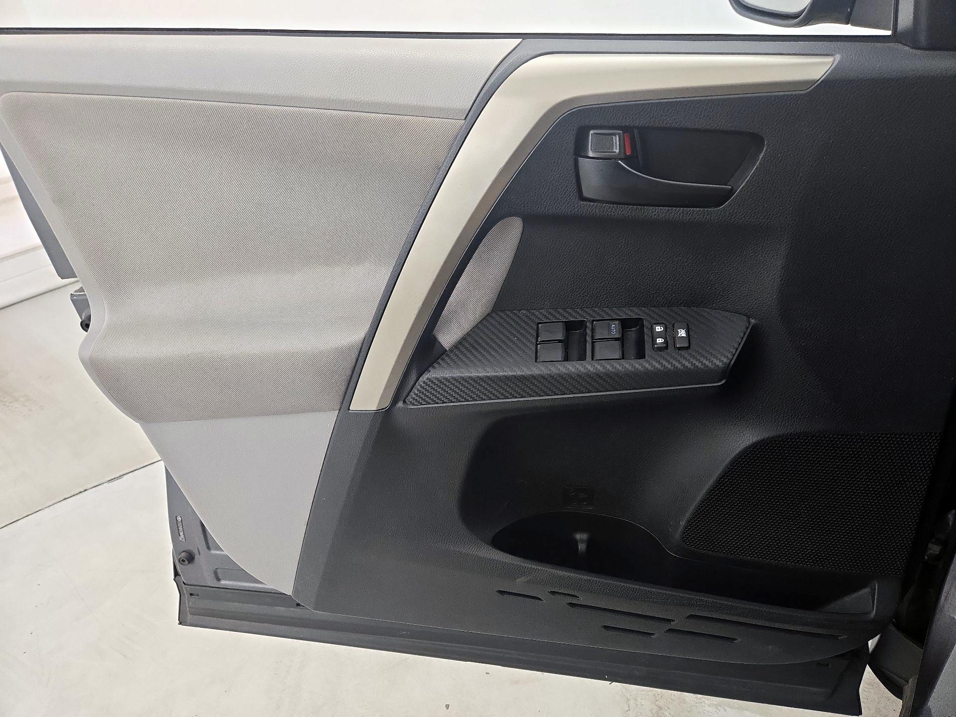 Thumbnail: 2013 Toyota RAV4 - 12