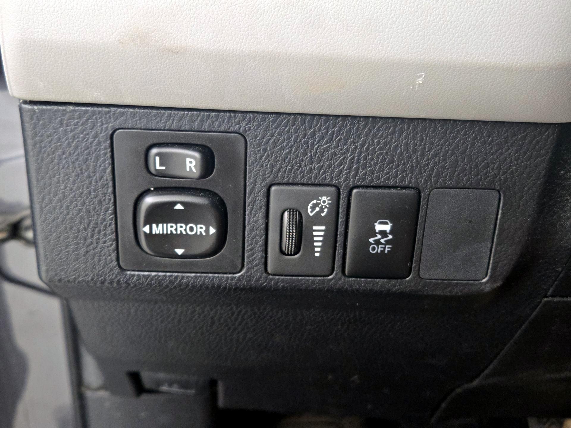 Thumbnail: 2013 Toyota RAV4 - 13