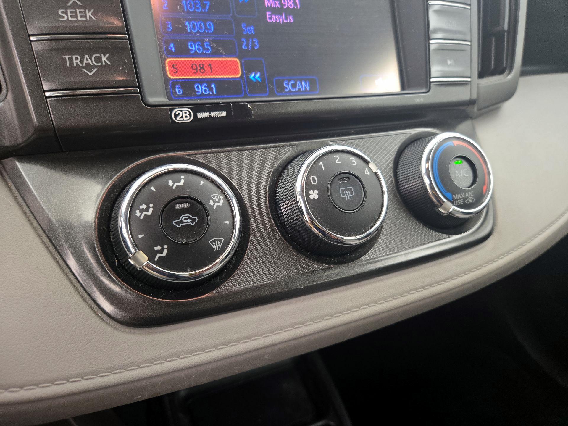 Thumbnail: 2013 Toyota RAV4 - 16