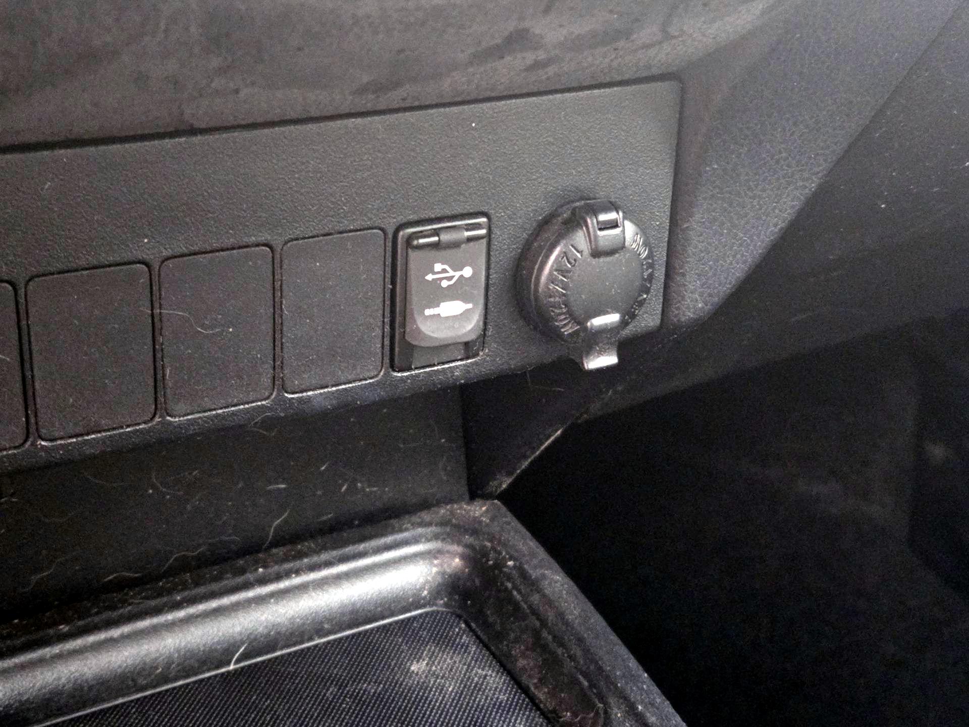Thumbnail: 2013 Toyota RAV4 - 18