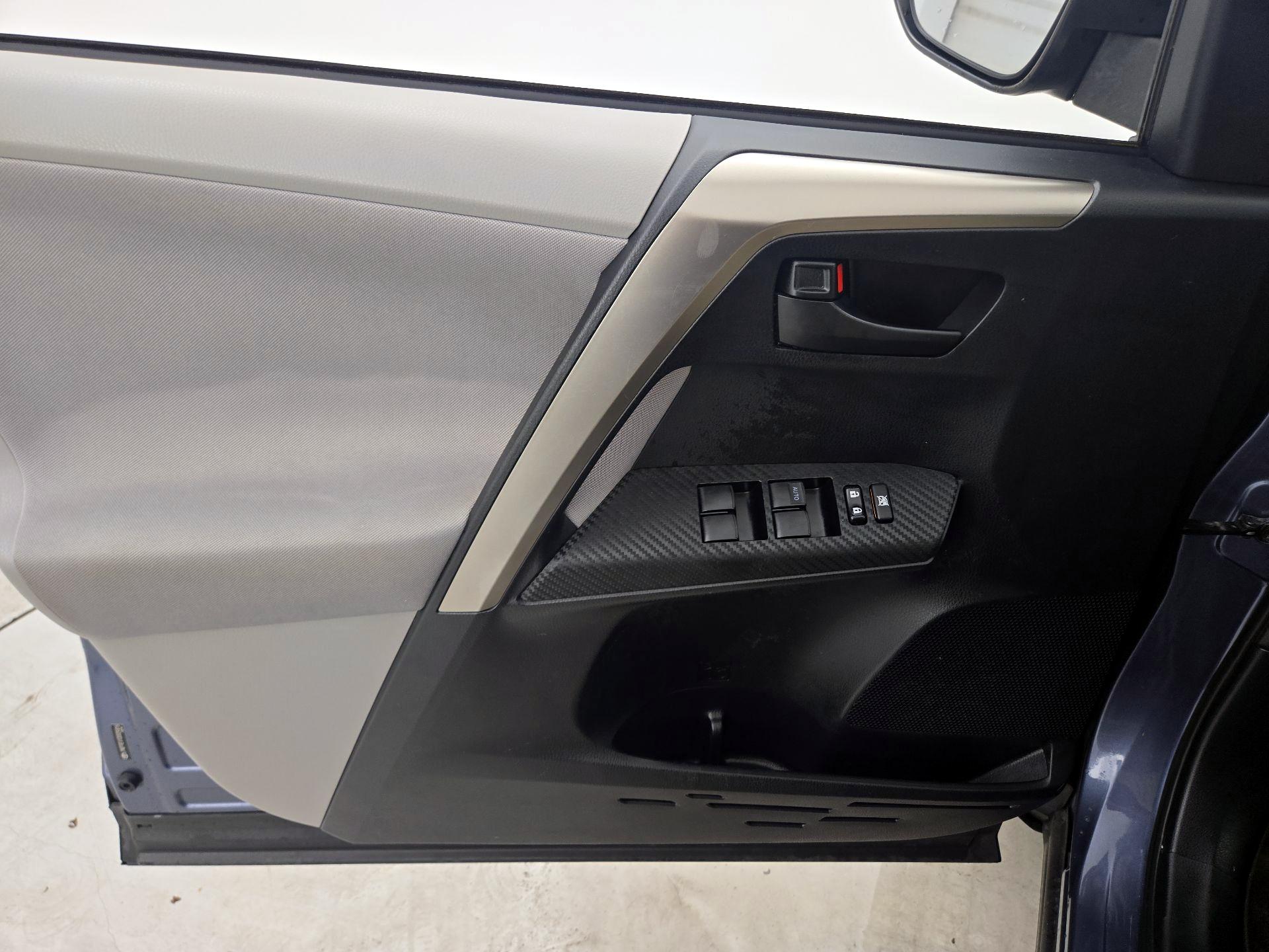 Thumbnail: 2013 Toyota RAV4 - 12
