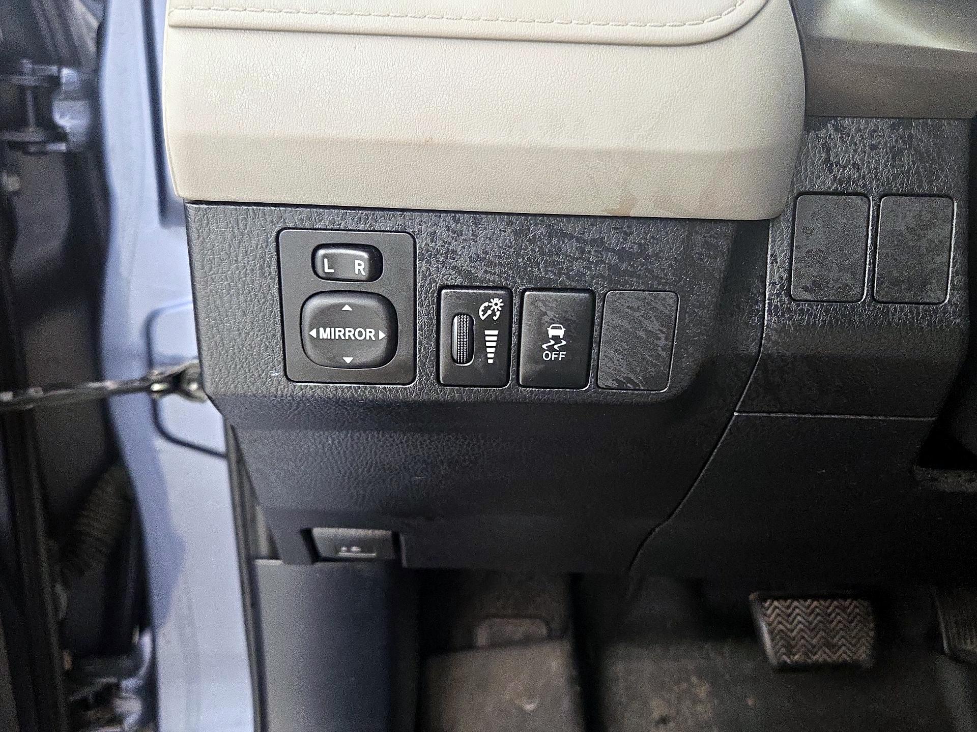 Thumbnail: 2013 Toyota RAV4 - 13