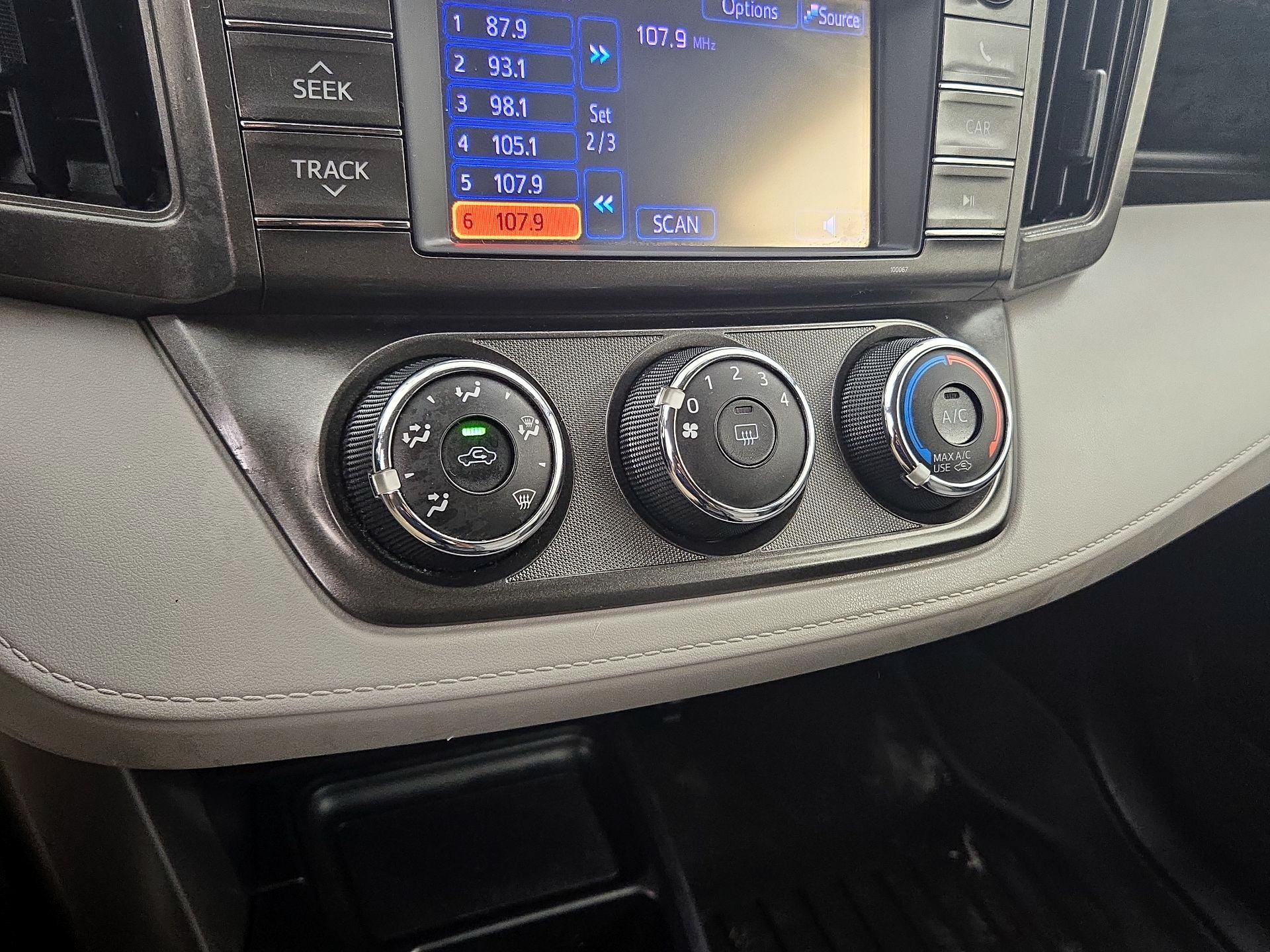 Thumbnail: 2013 Toyota RAV4 - 16