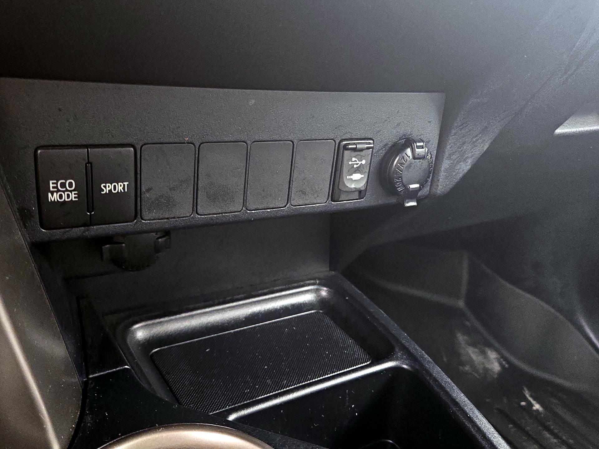 Thumbnail: 2013 Toyota RAV4 - 18