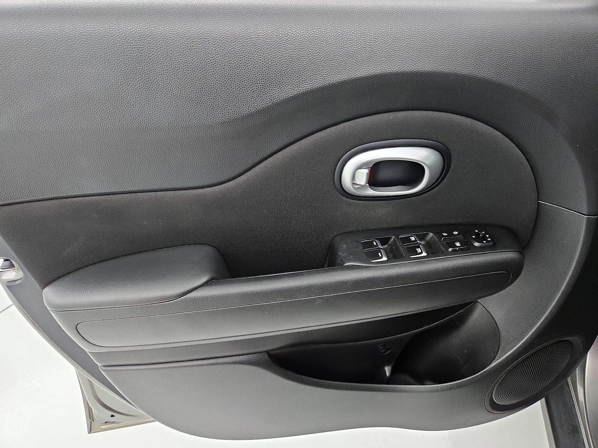 Thumbnail: 2017 Kia Soul - 12
