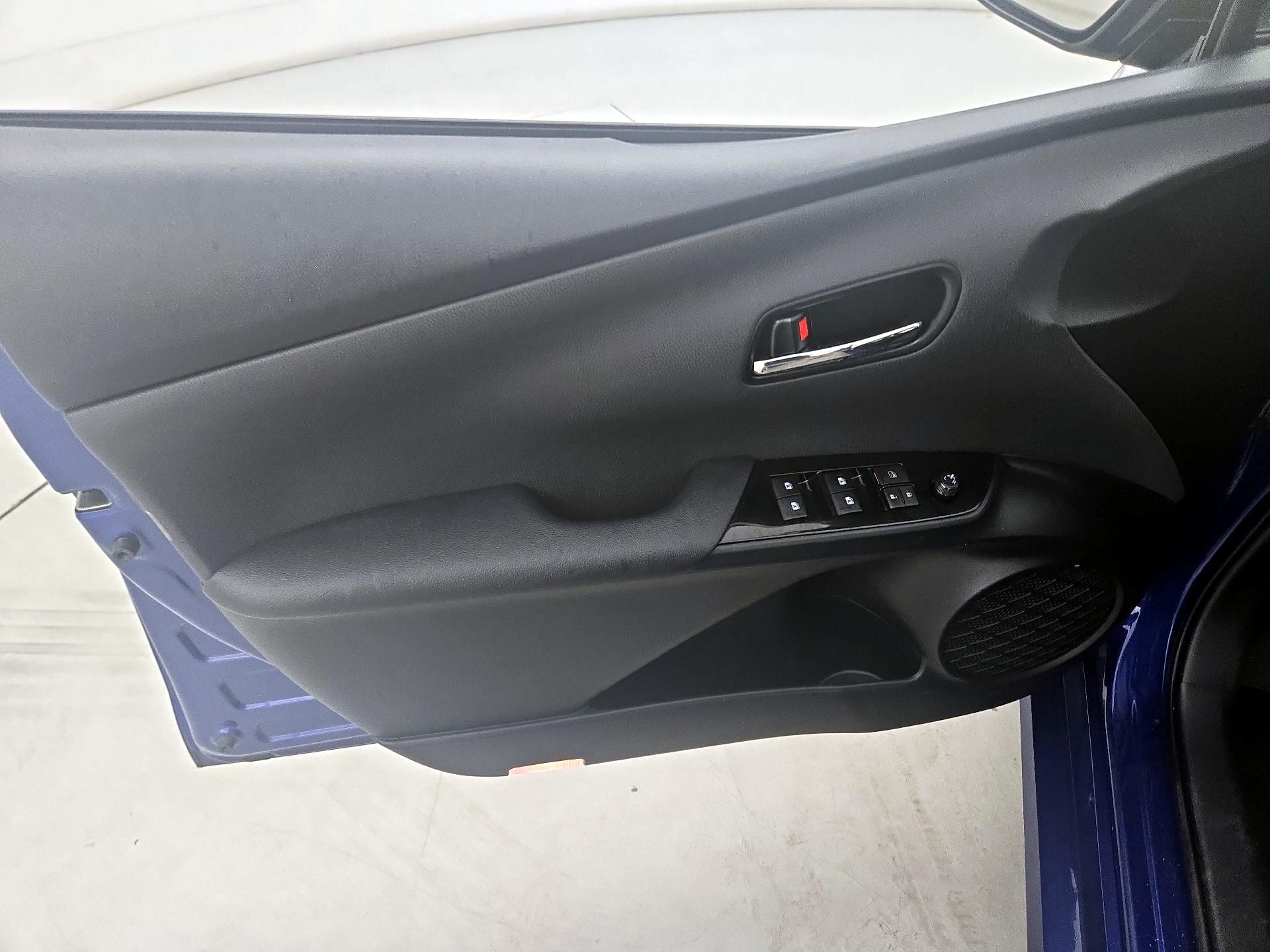 Thumbnail: 2018 Toyota Prius - 12