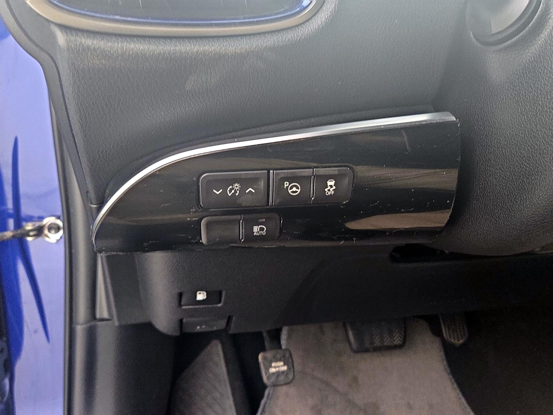 Thumbnail: 2018 Toyota Prius - 13