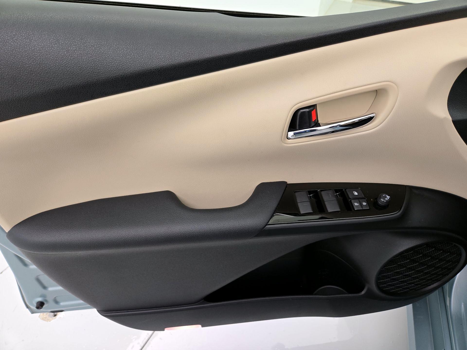 Thumbnail: 2022 Toyota Prius - 12